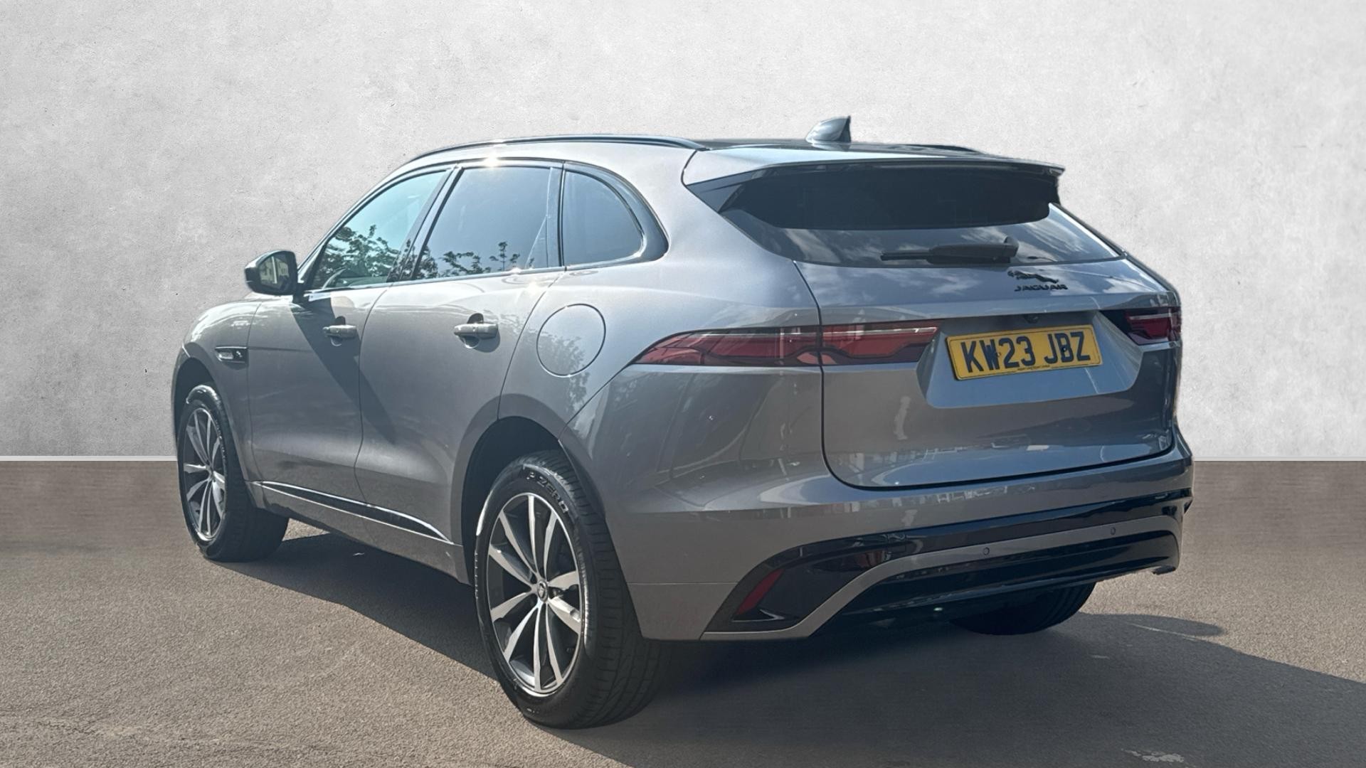 Jaguar F Pace