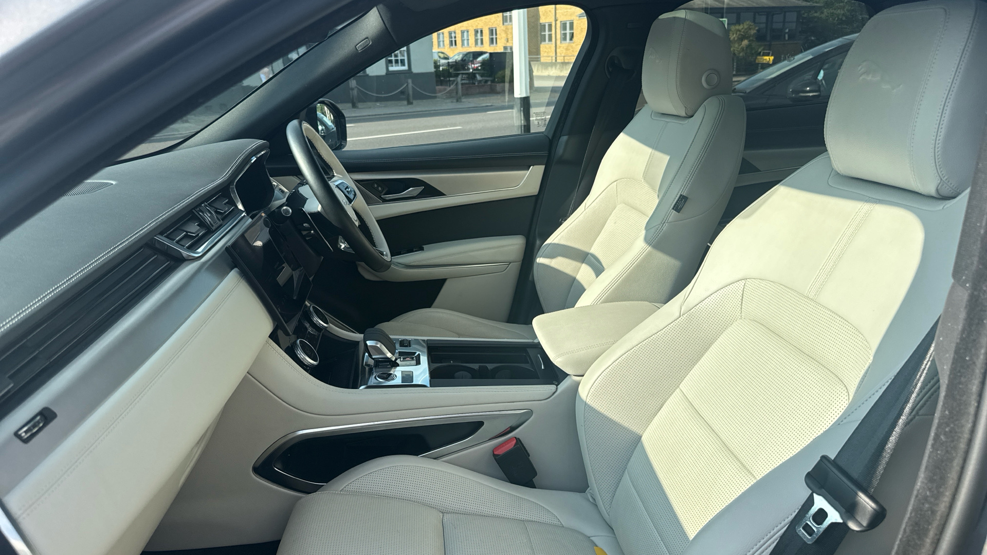 Jaguar F Pace