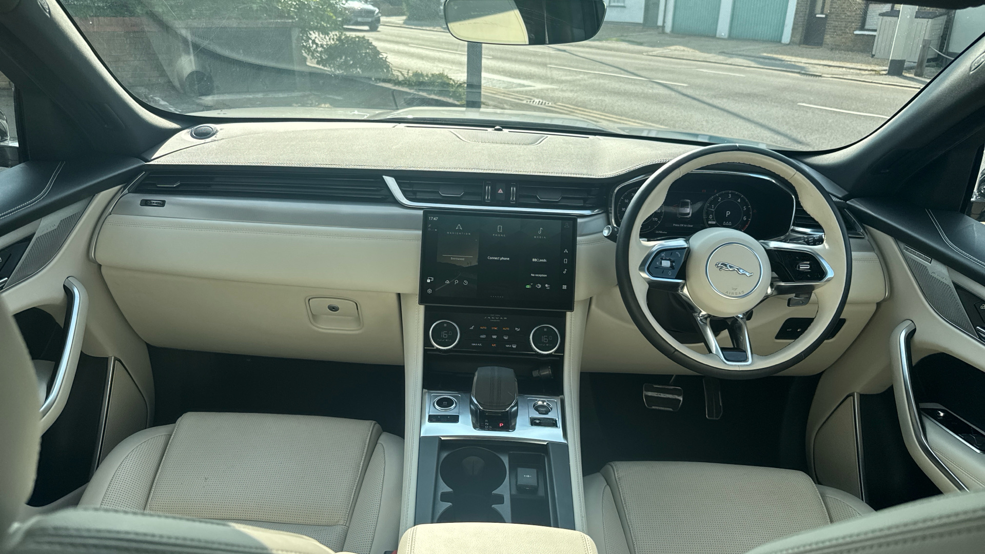 Jaguar F Pace