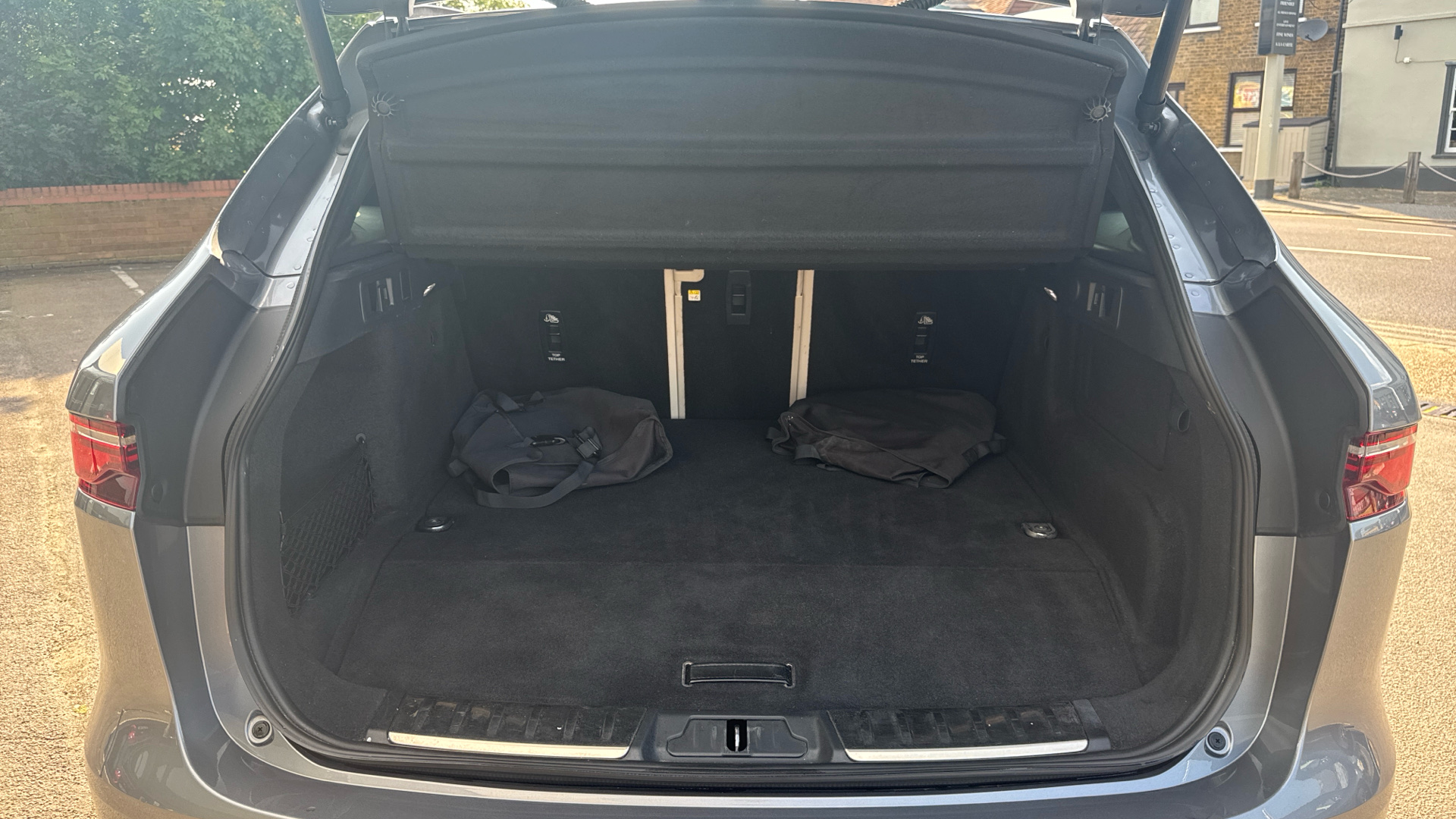 Jaguar F Pace
