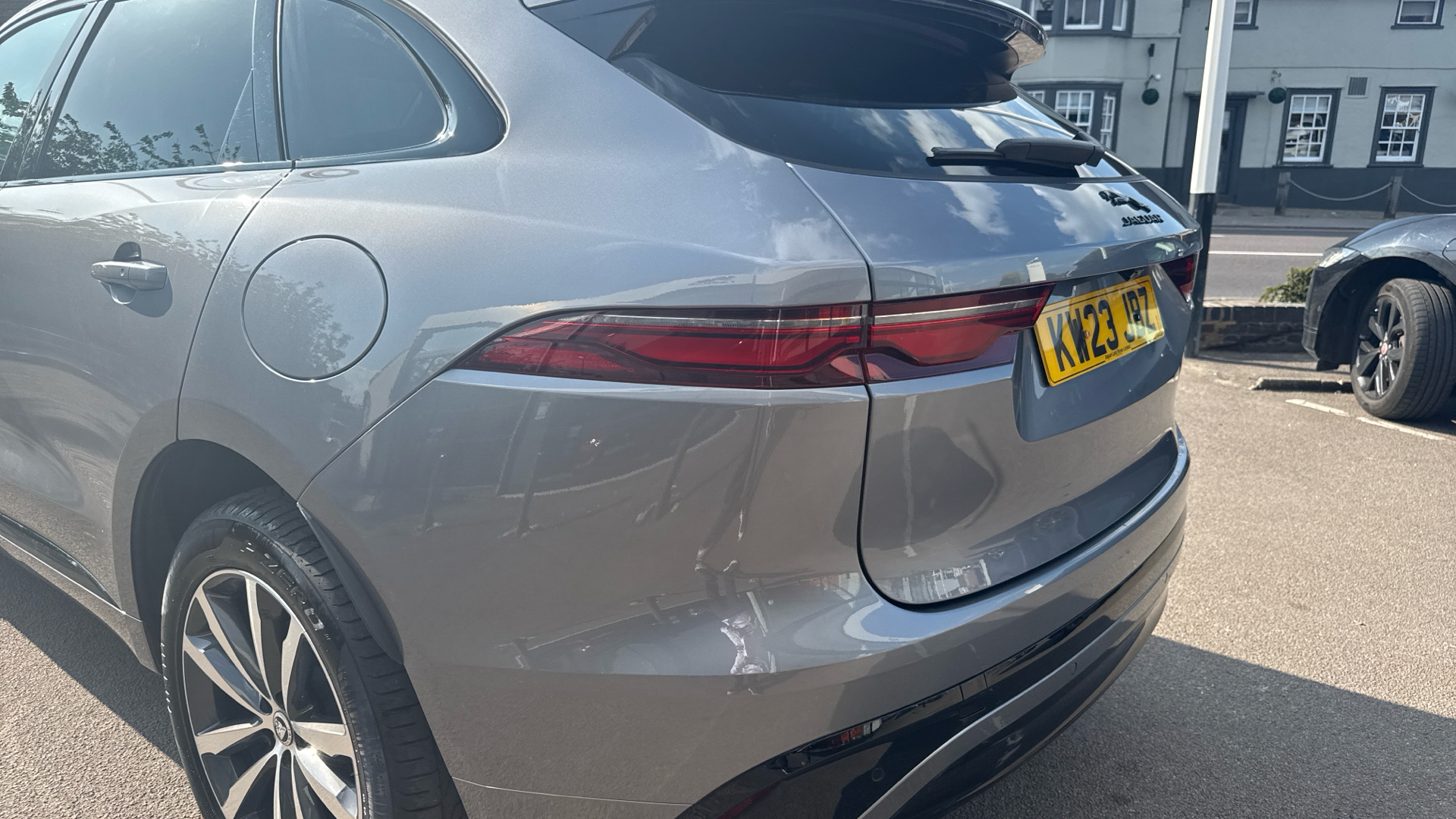 Jaguar F Pace
