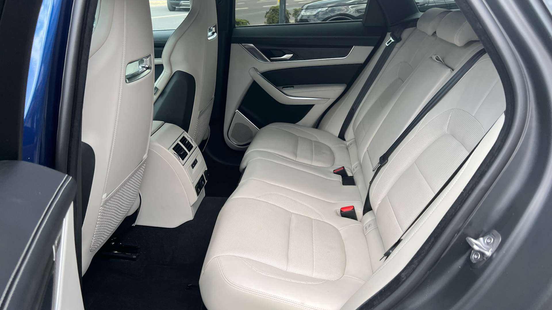 Jaguar F Pace