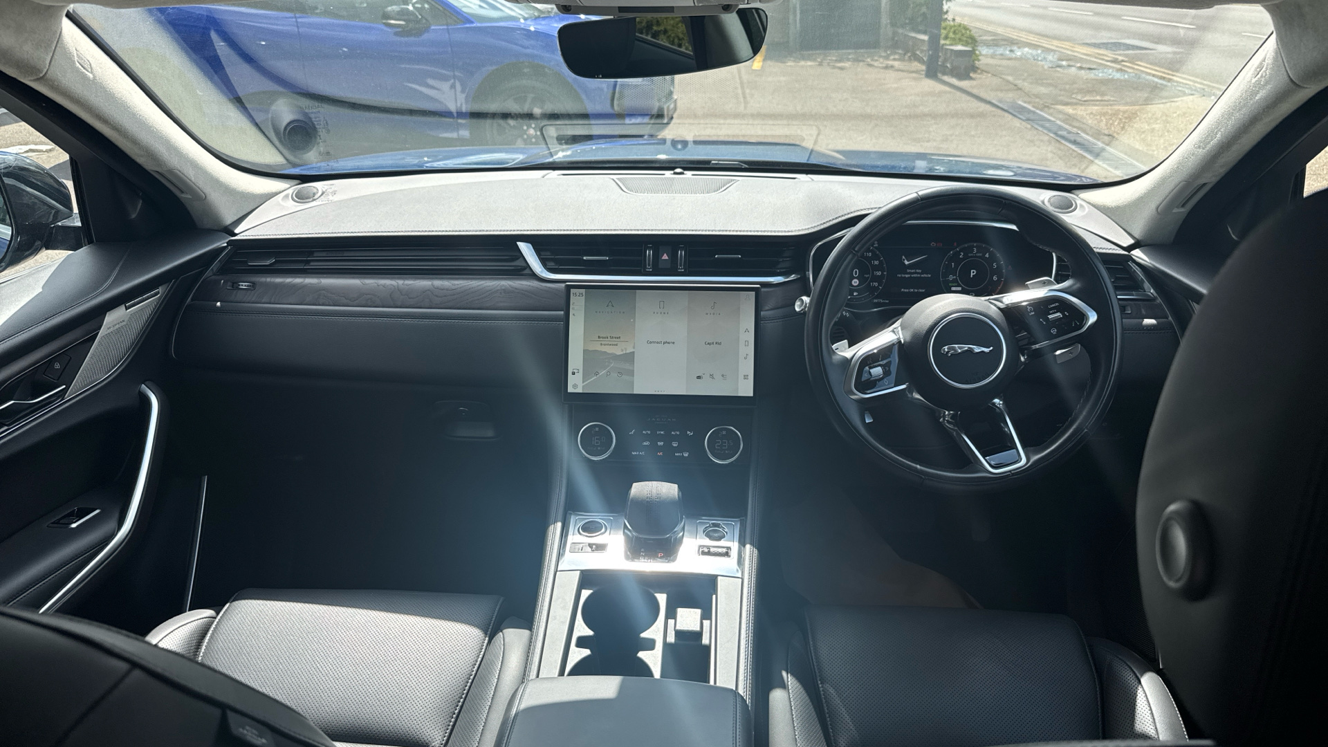 Jaguar F Pace