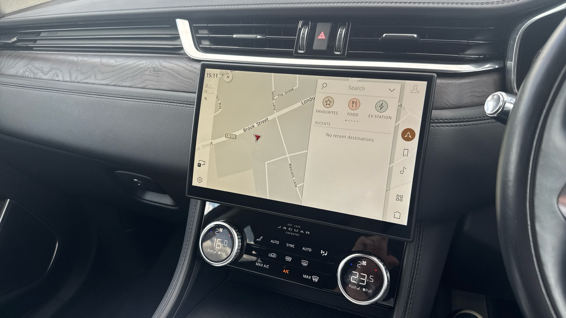 Jaguar F Pace