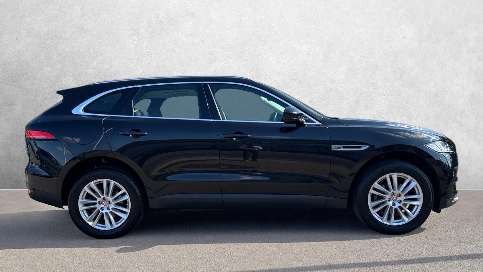 Jaguar F Pace