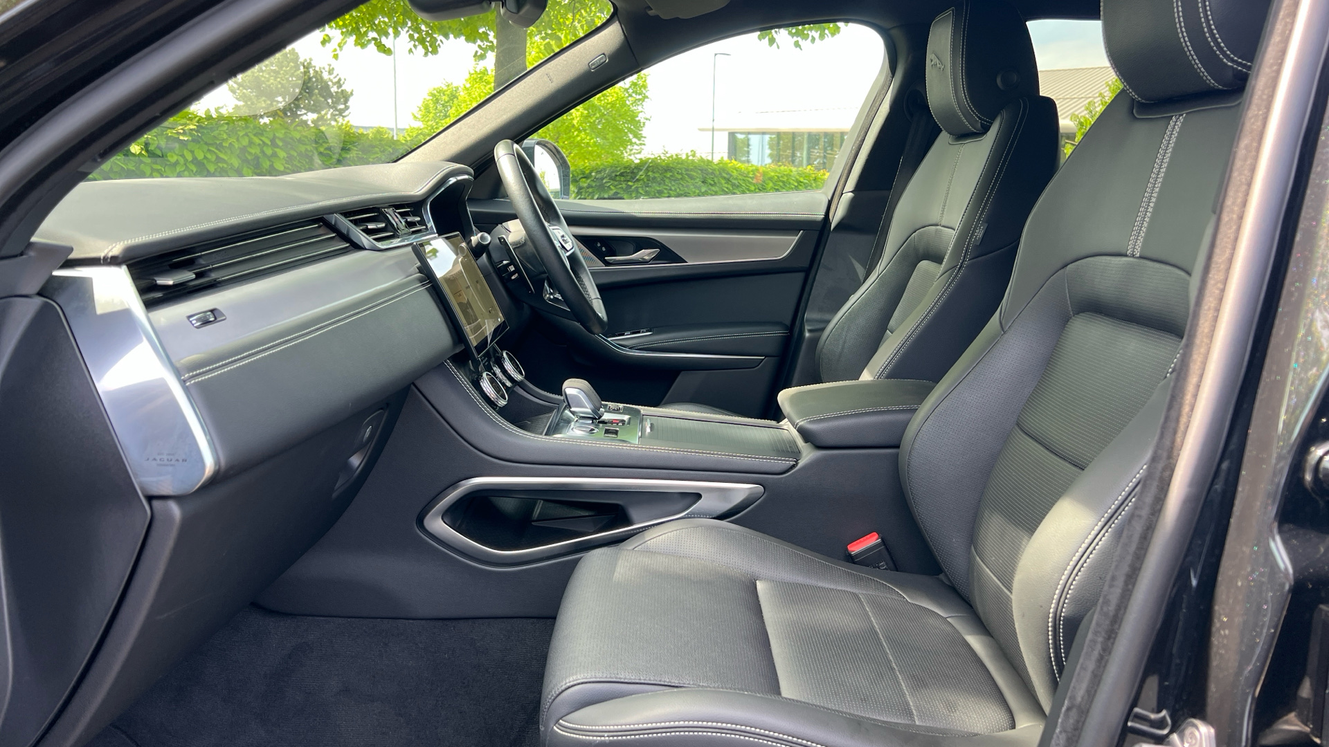 Jaguar F Pace