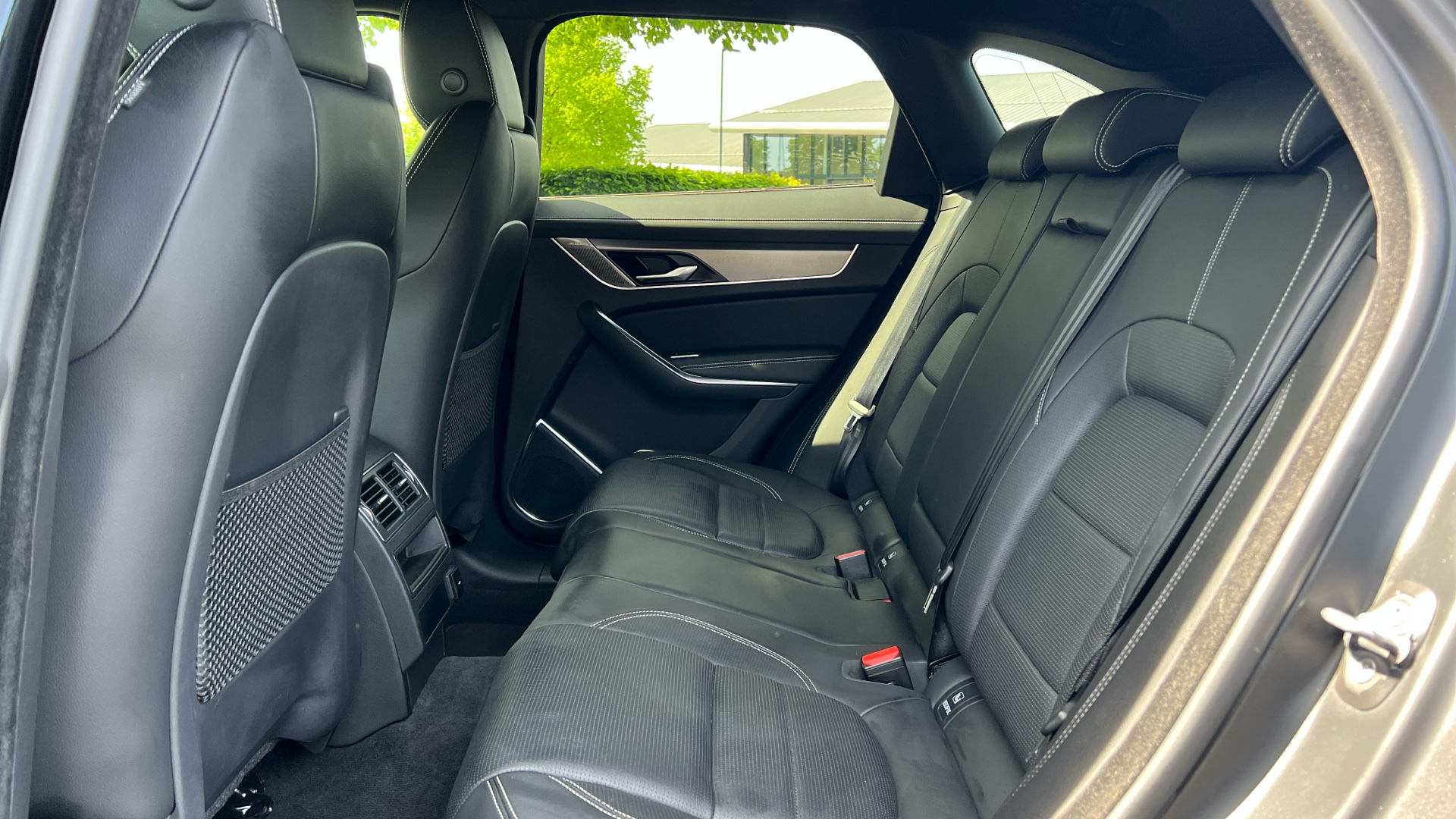 Jaguar F Pace