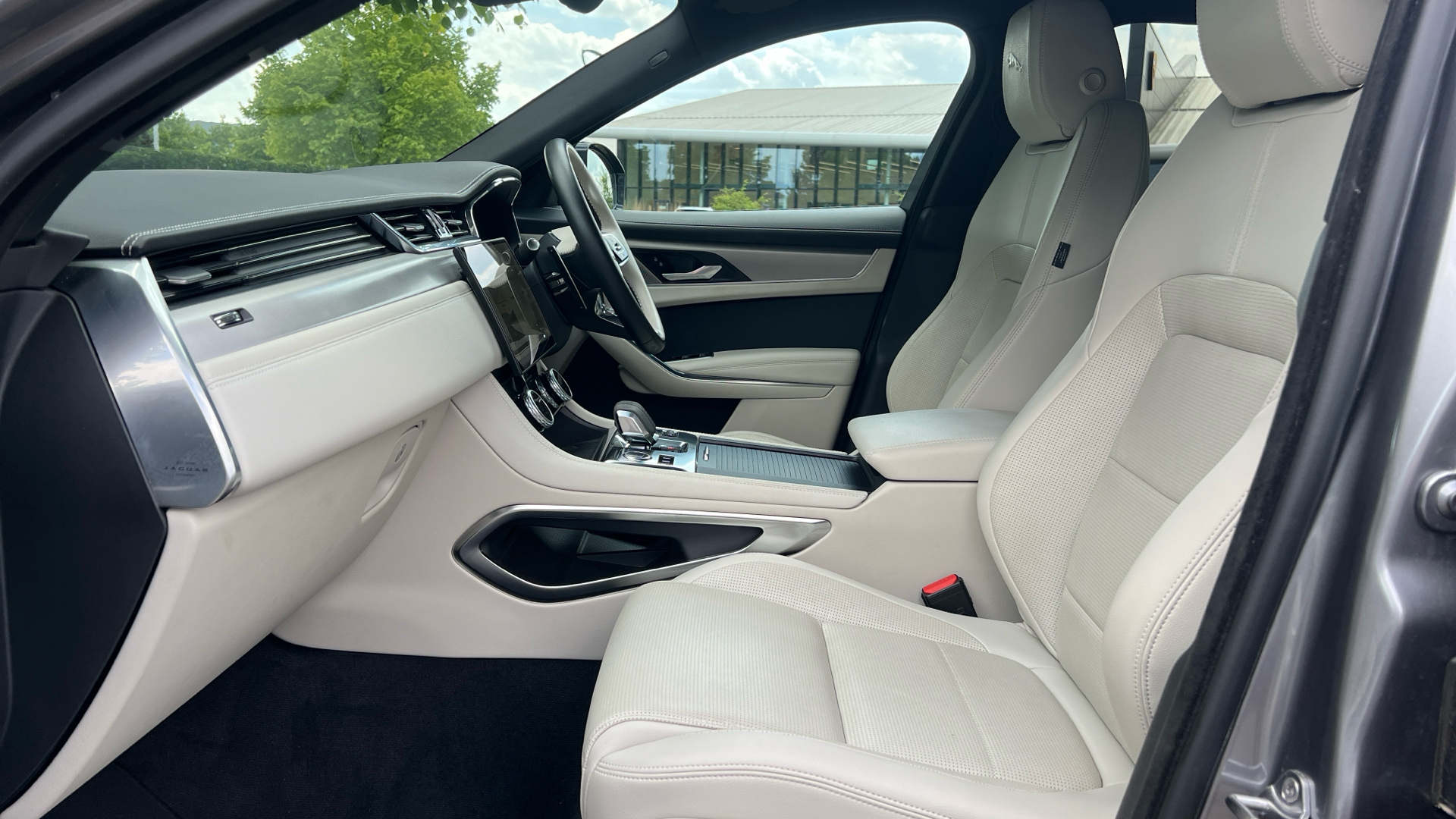 Jaguar F Pace