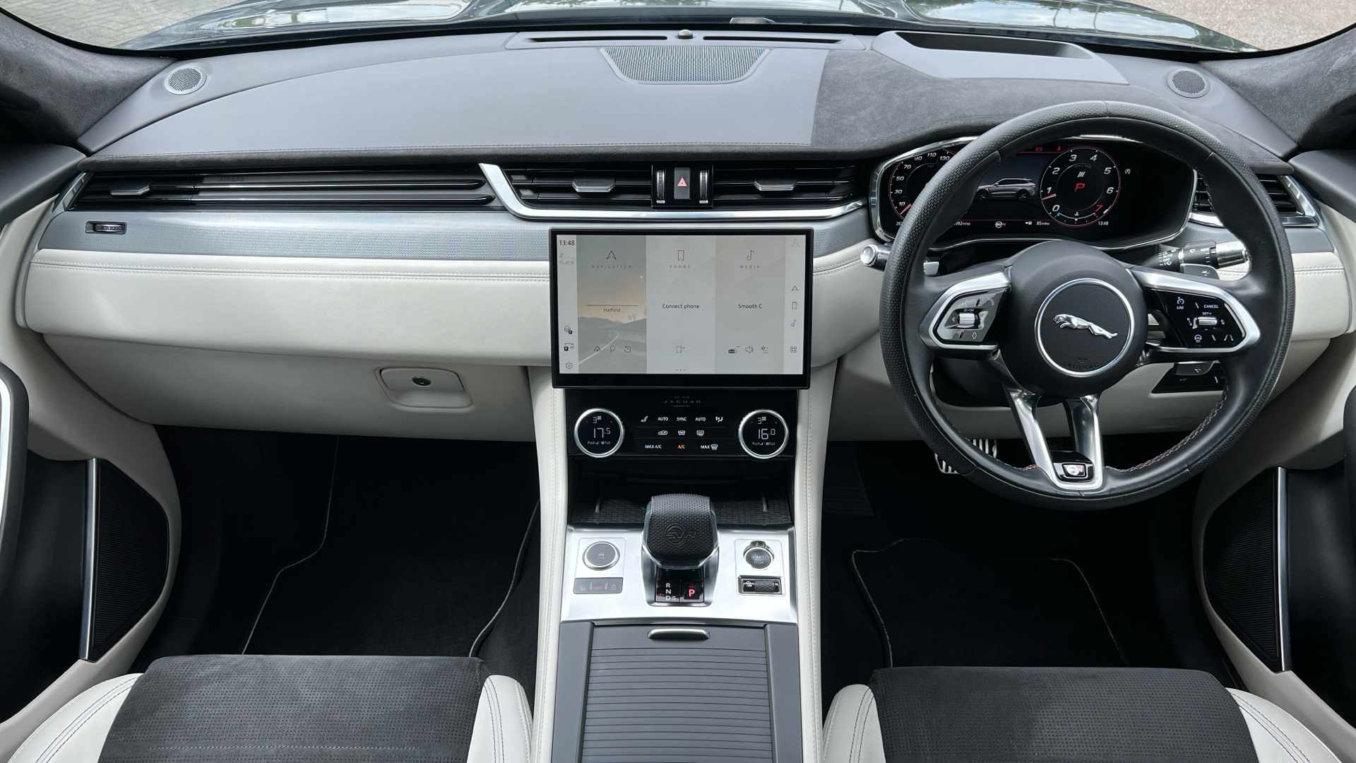 Jaguar F Pace