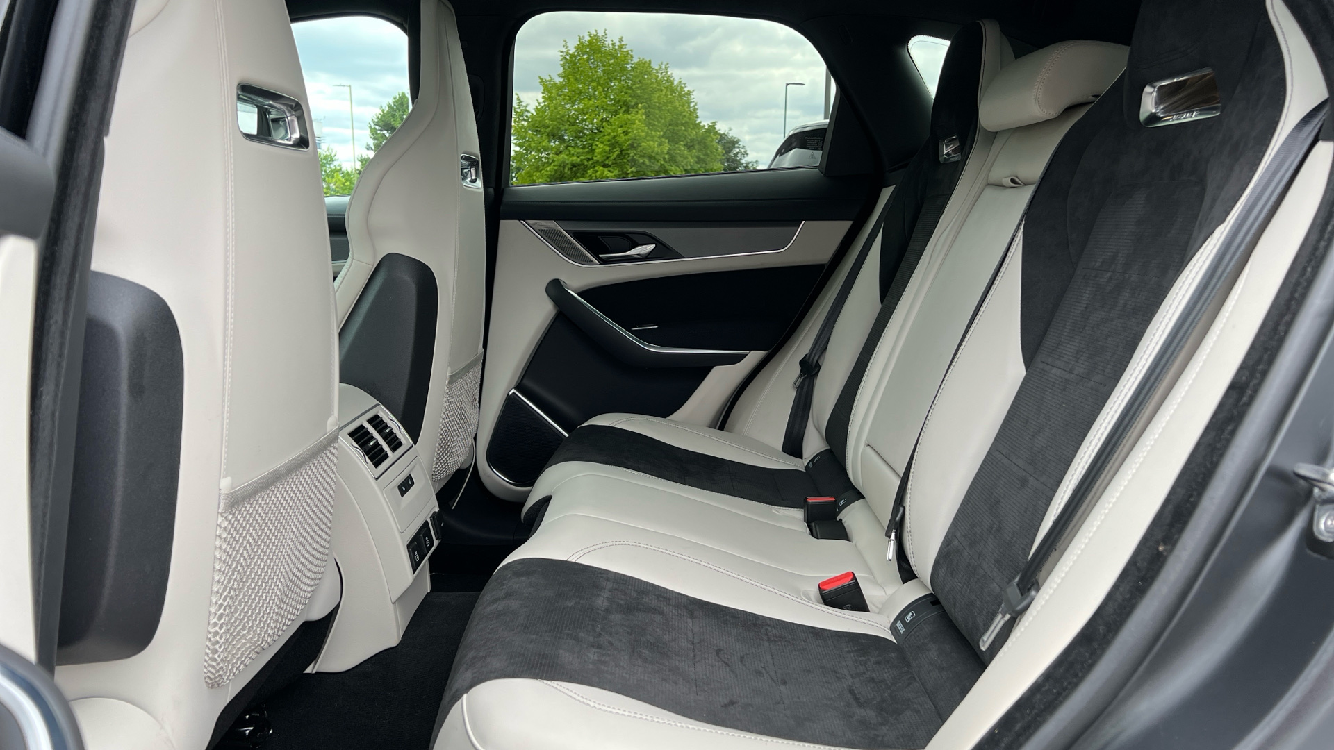 Jaguar F Pace