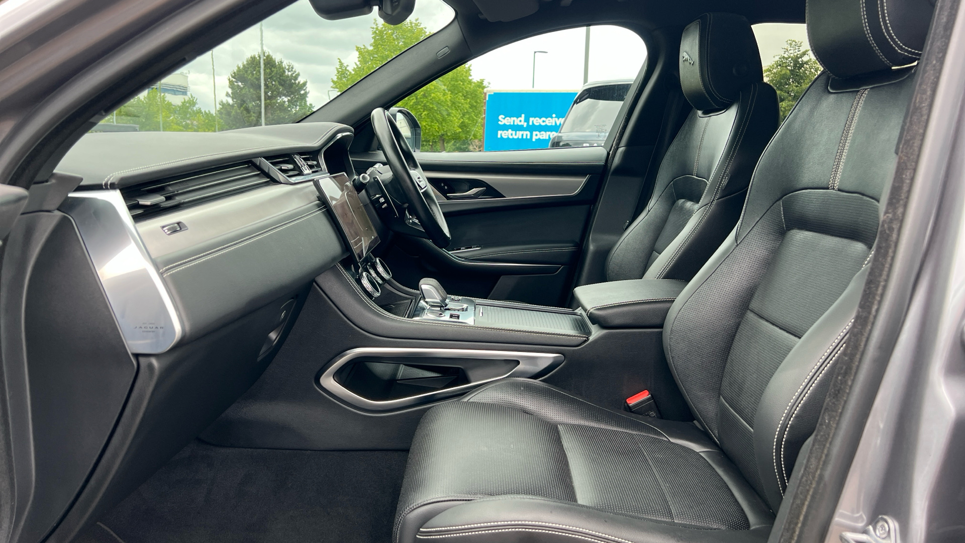 Jaguar F Pace