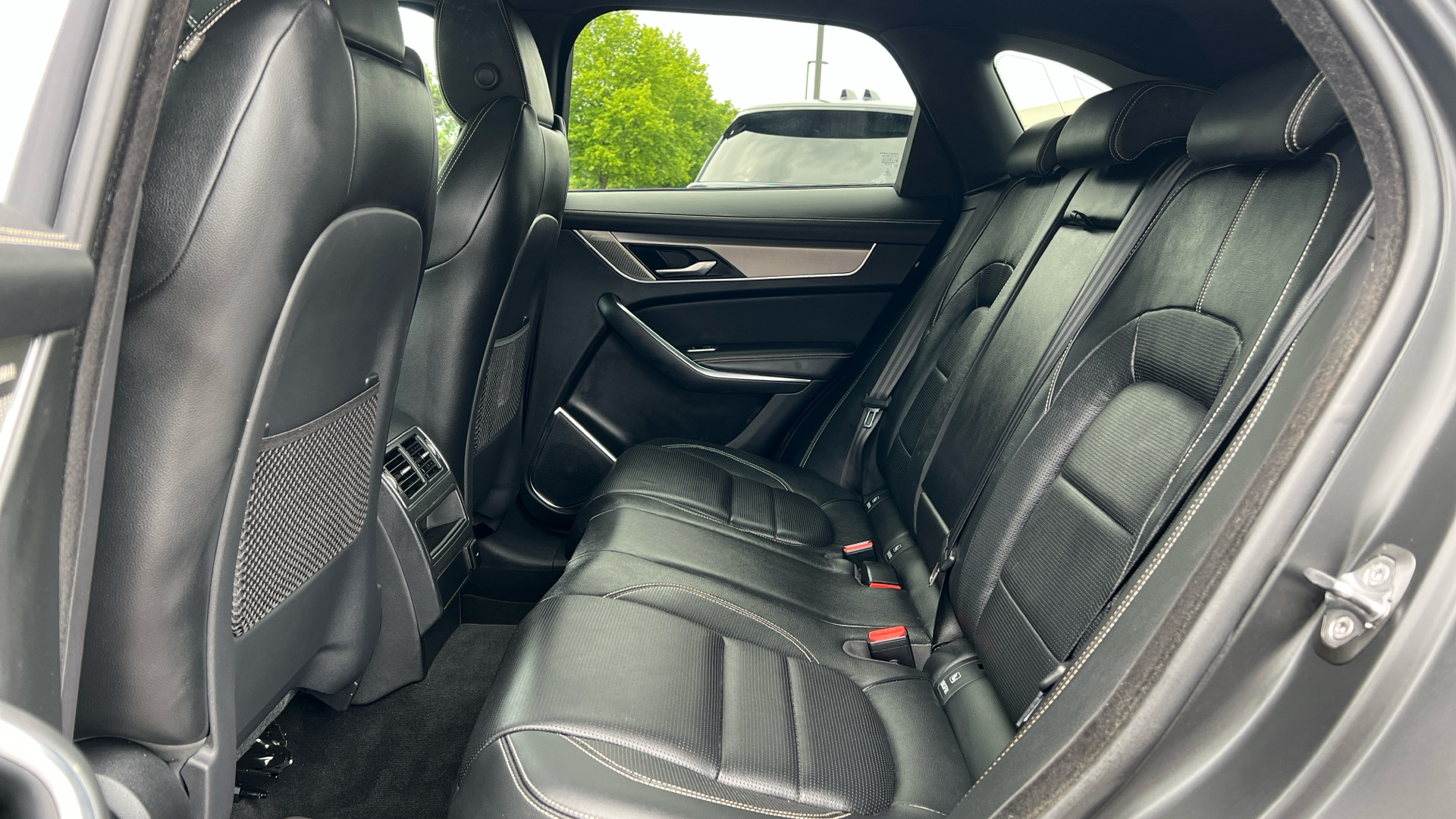 Jaguar F Pace