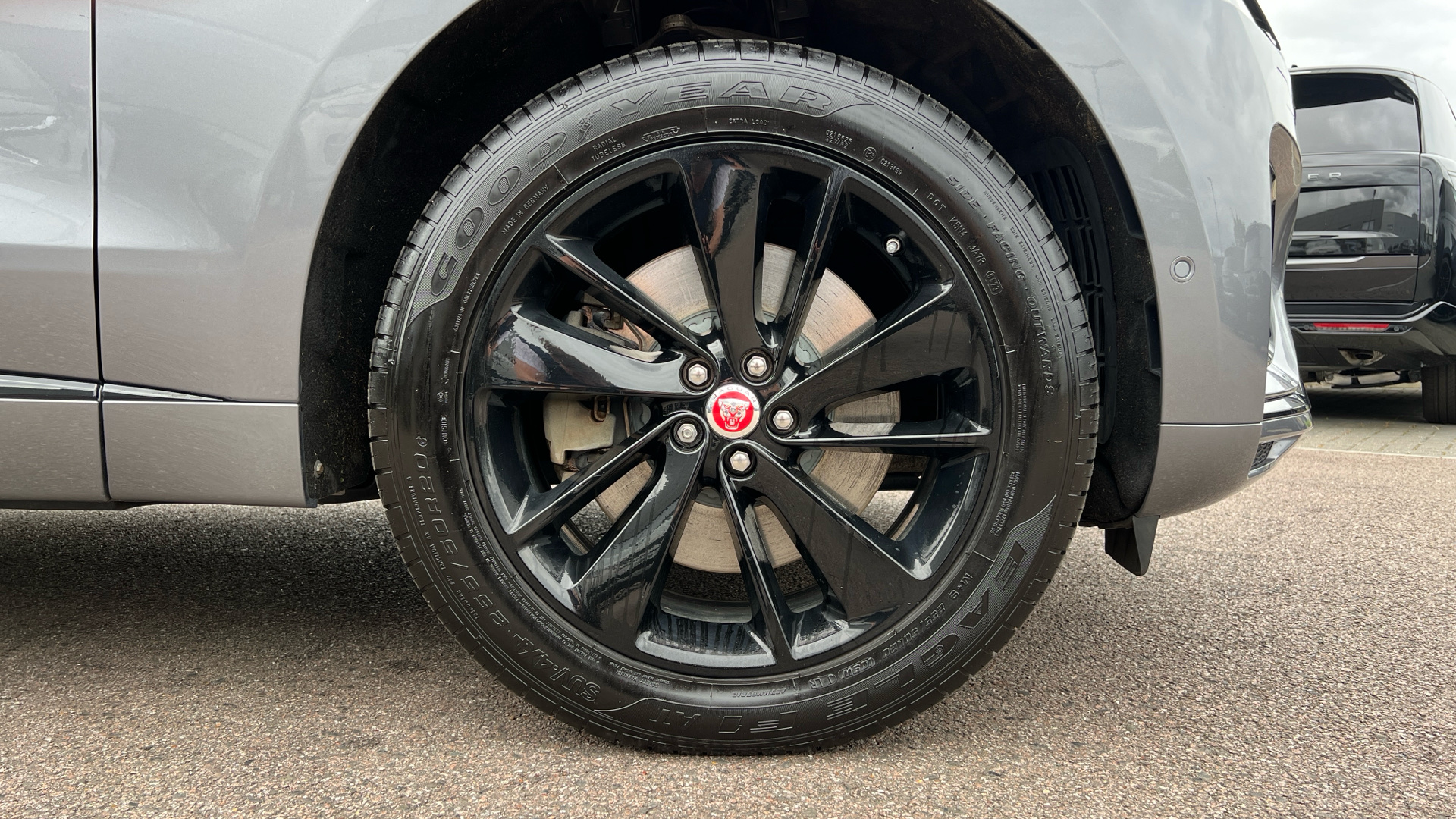 Jaguar F Pace