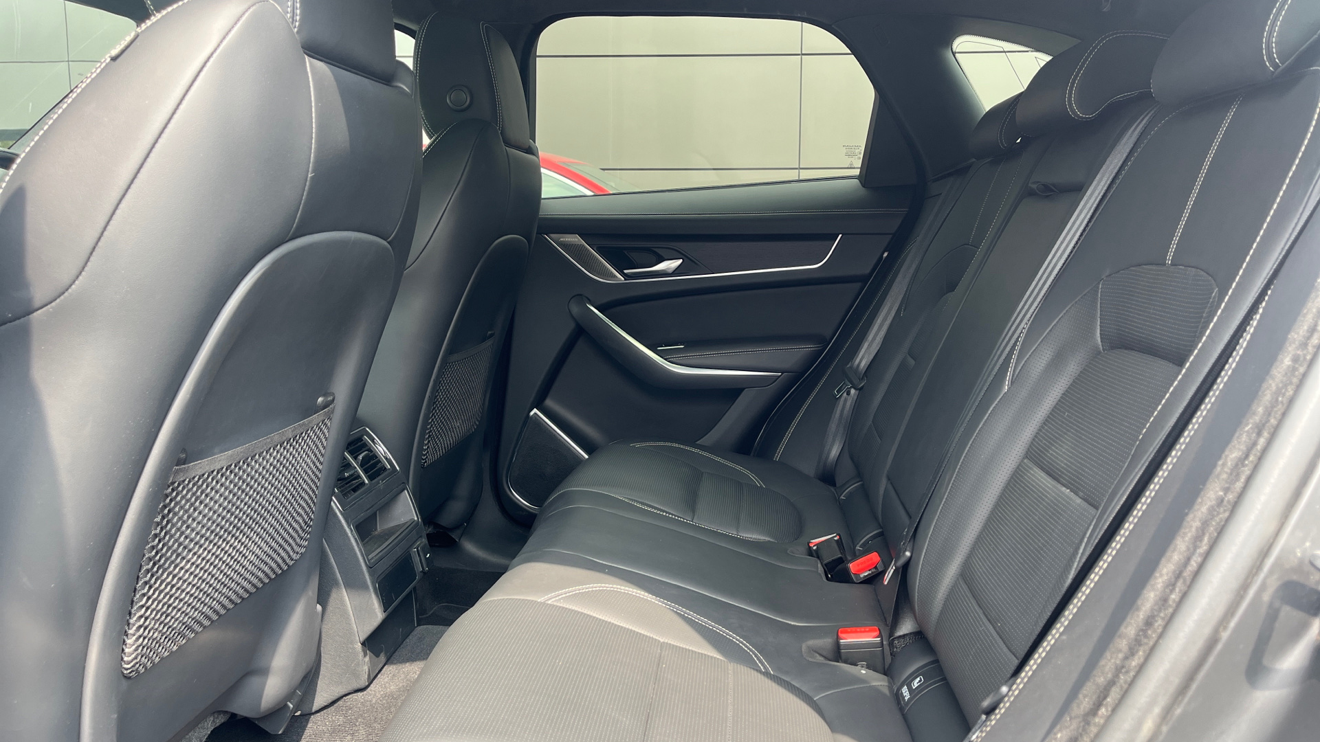 Jaguar F Pace