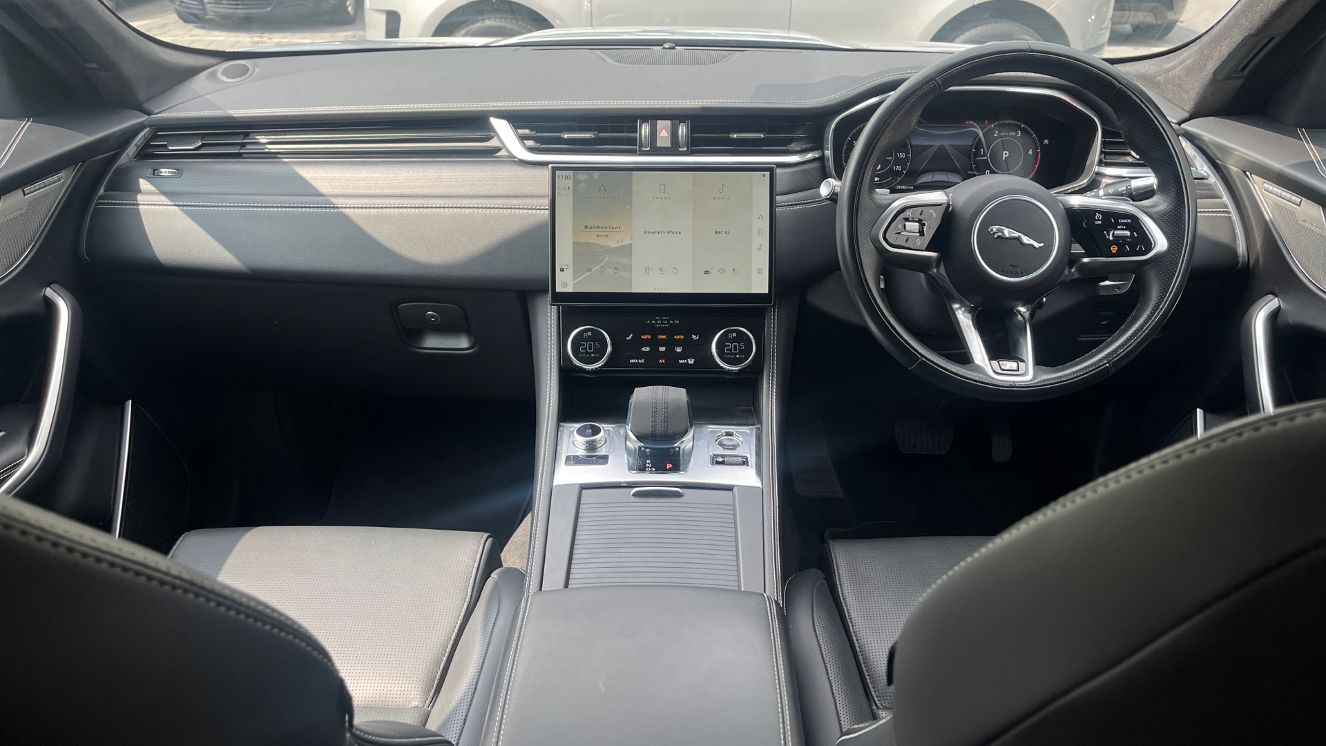 Jaguar F Pace