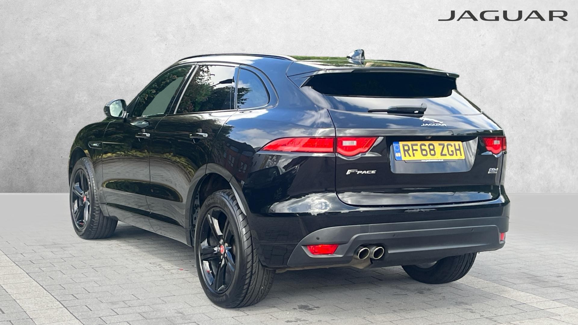 Jaguar F Pace