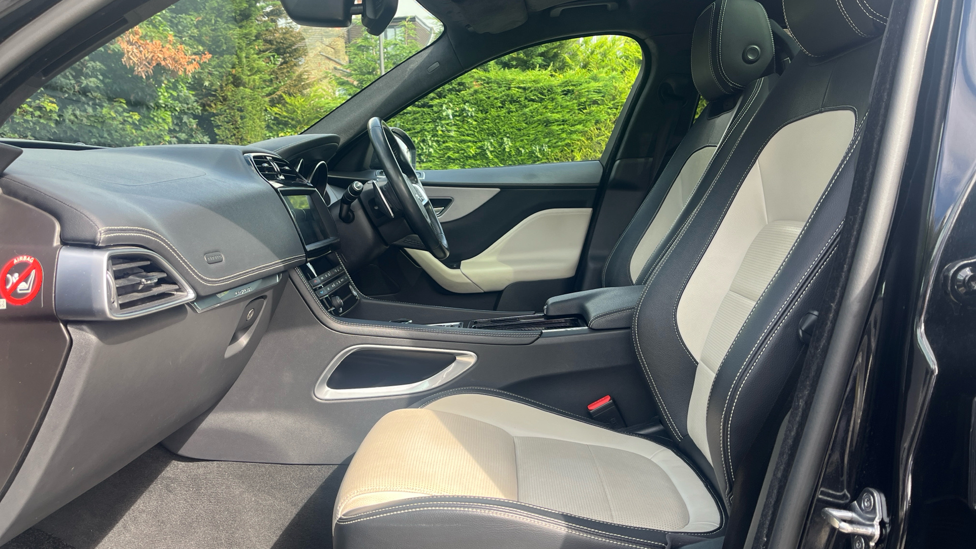 Jaguar F Pace