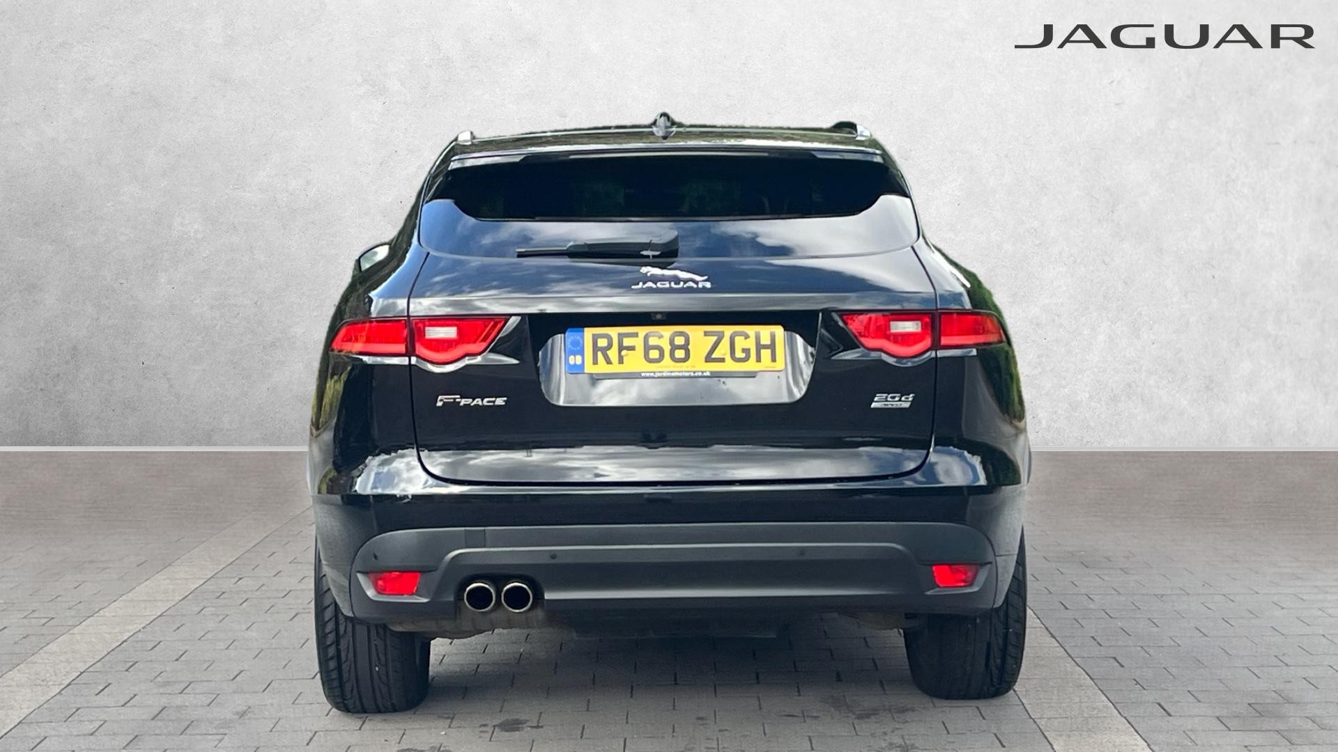 Jaguar F Pace