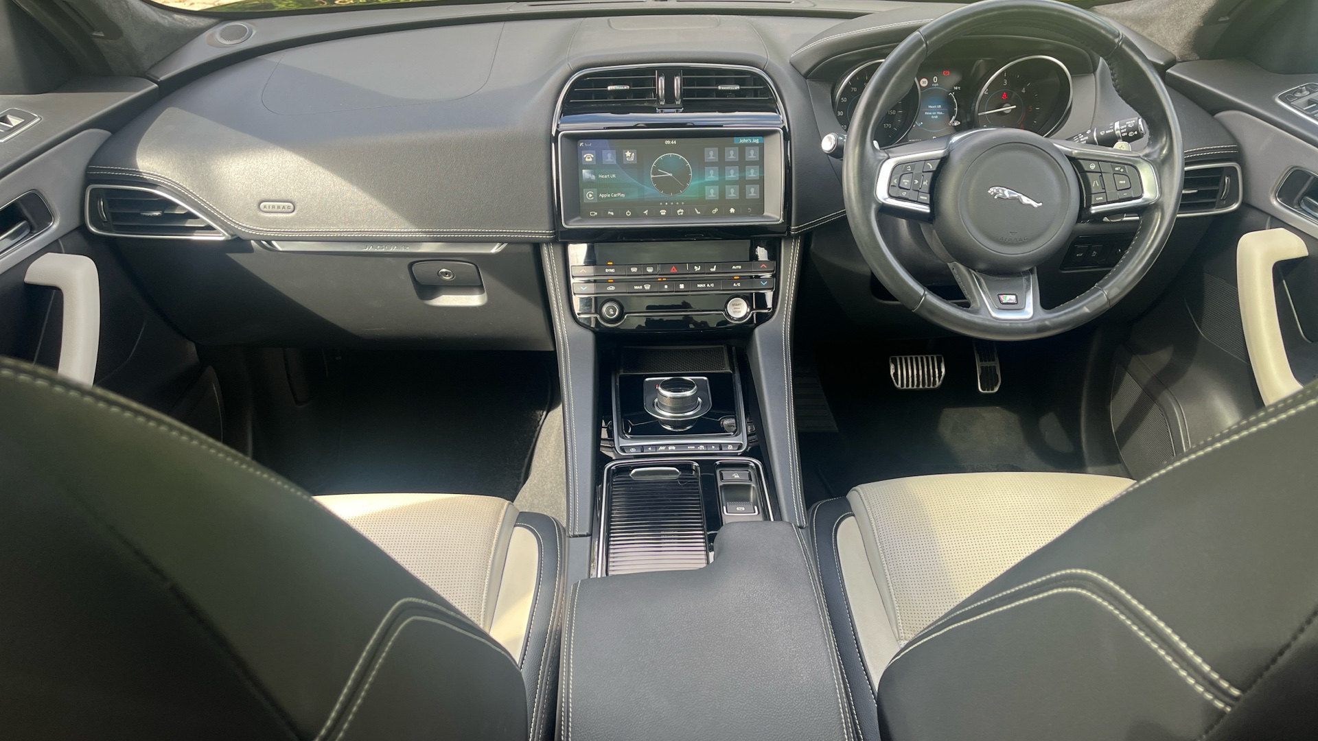 Jaguar F Pace