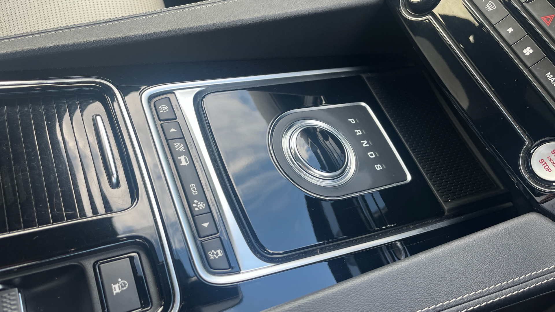 Jaguar F Pace