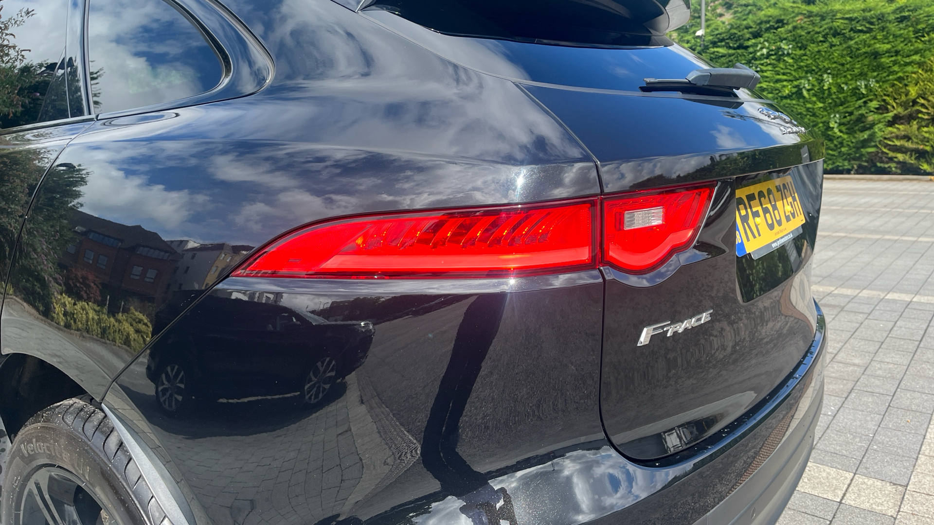 Jaguar F Pace