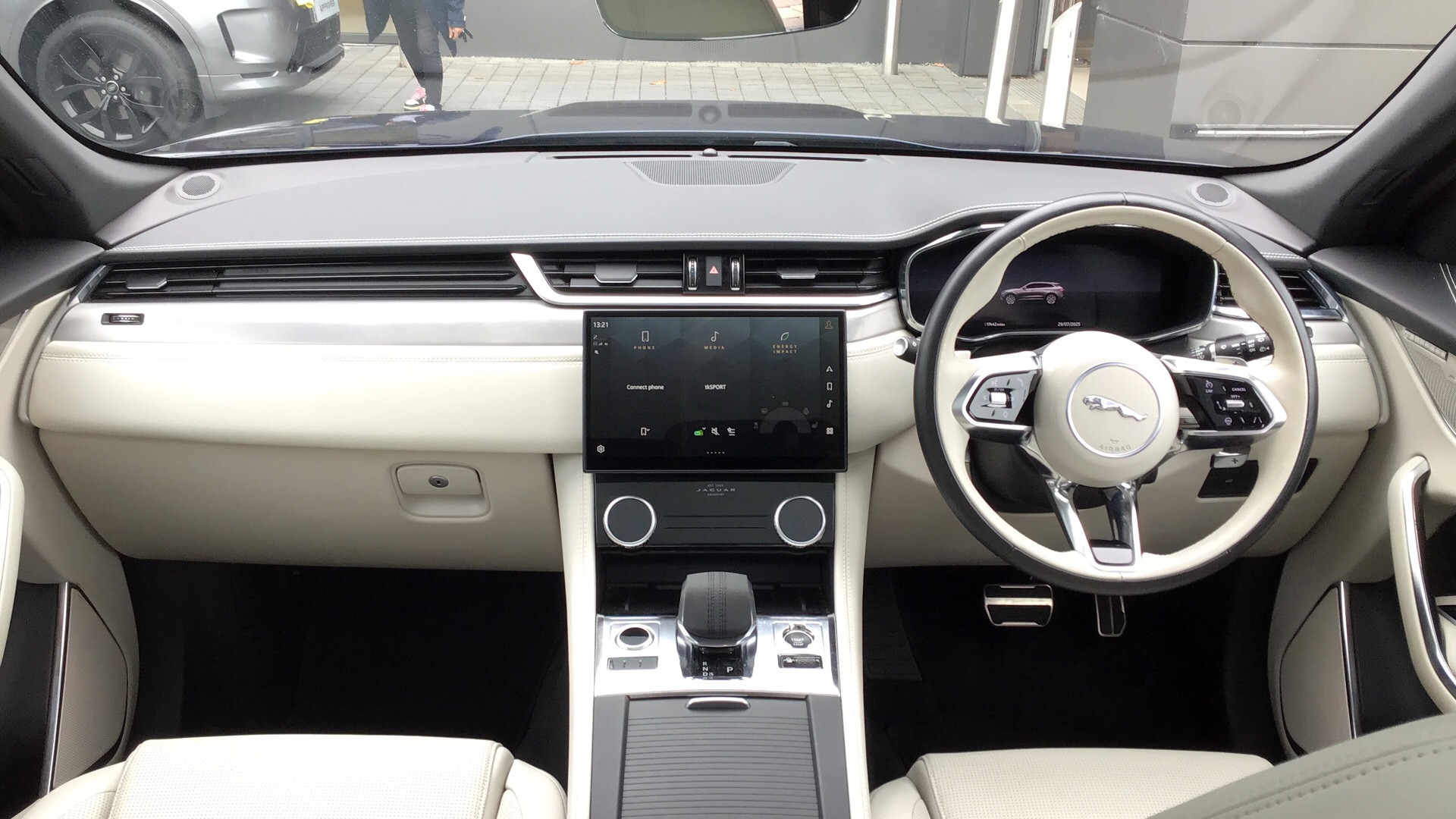 Jaguar F Pace