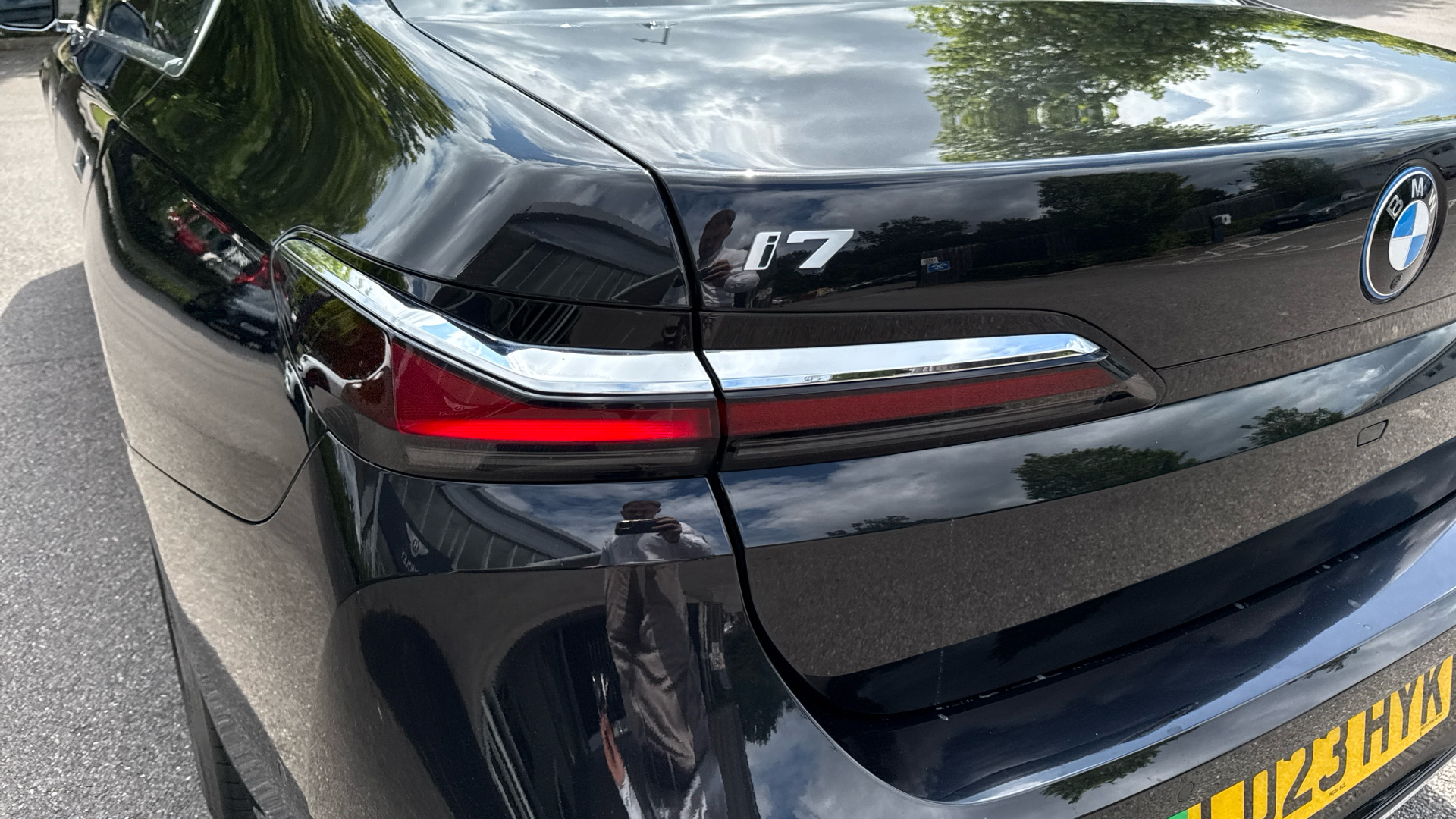 BMW I7
