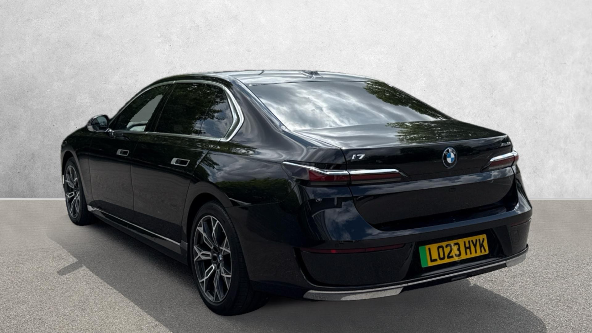 BMW I7