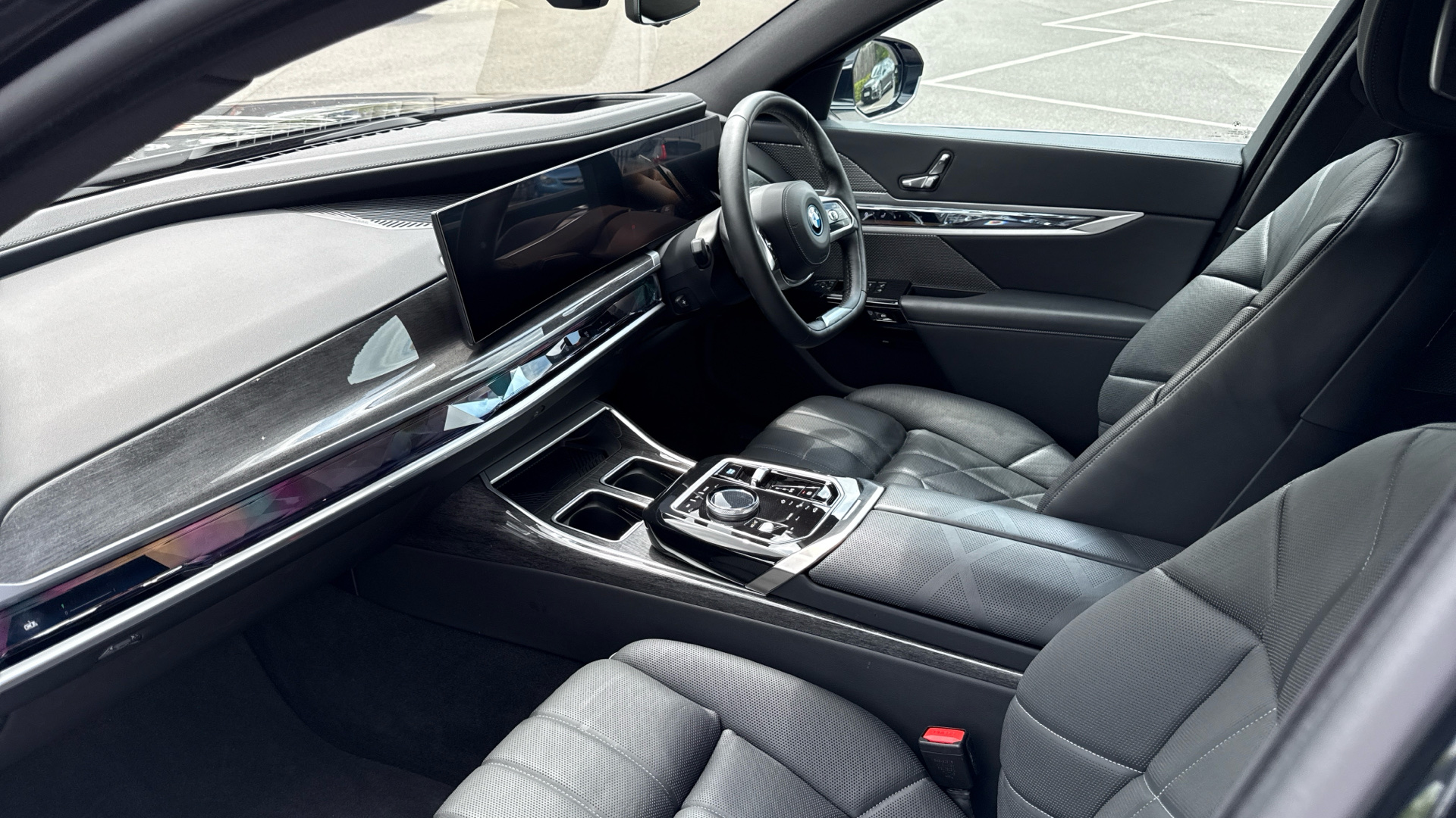 BMW I7