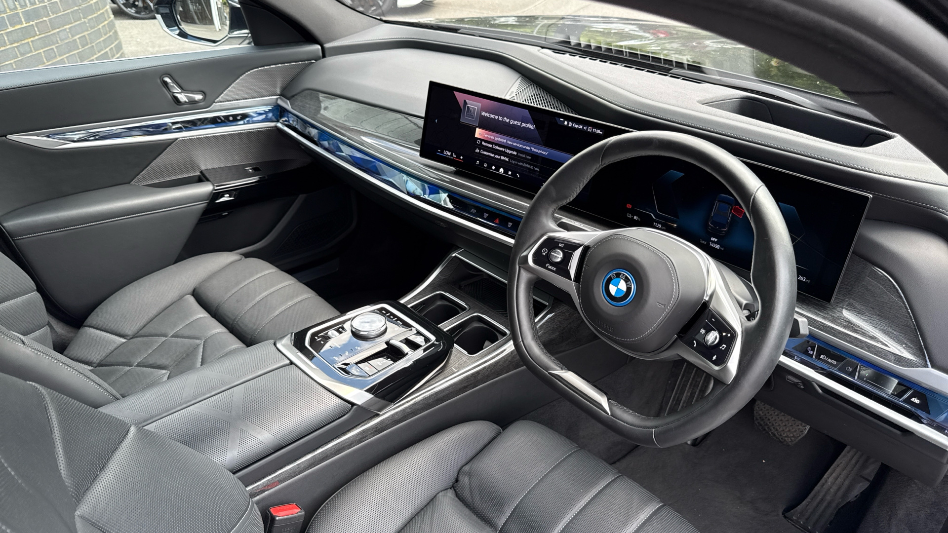BMW I7