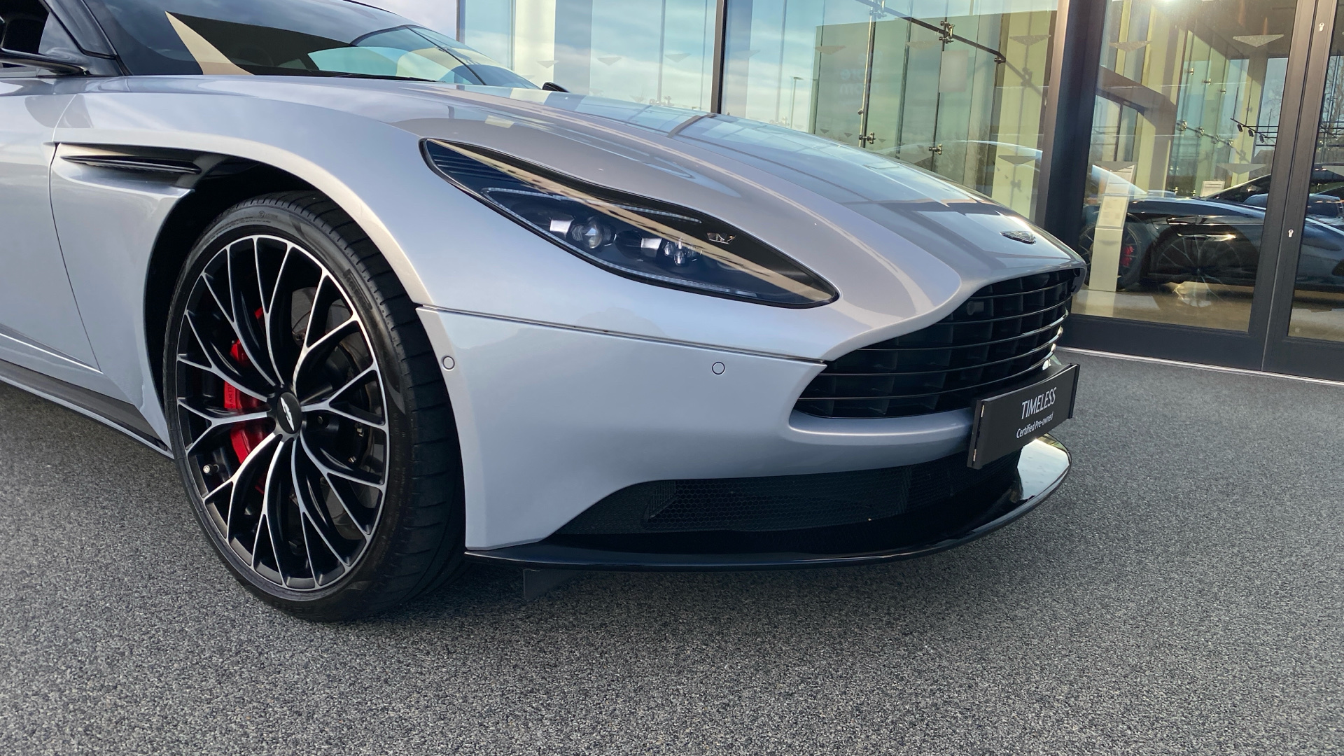 Aston Martin DB11