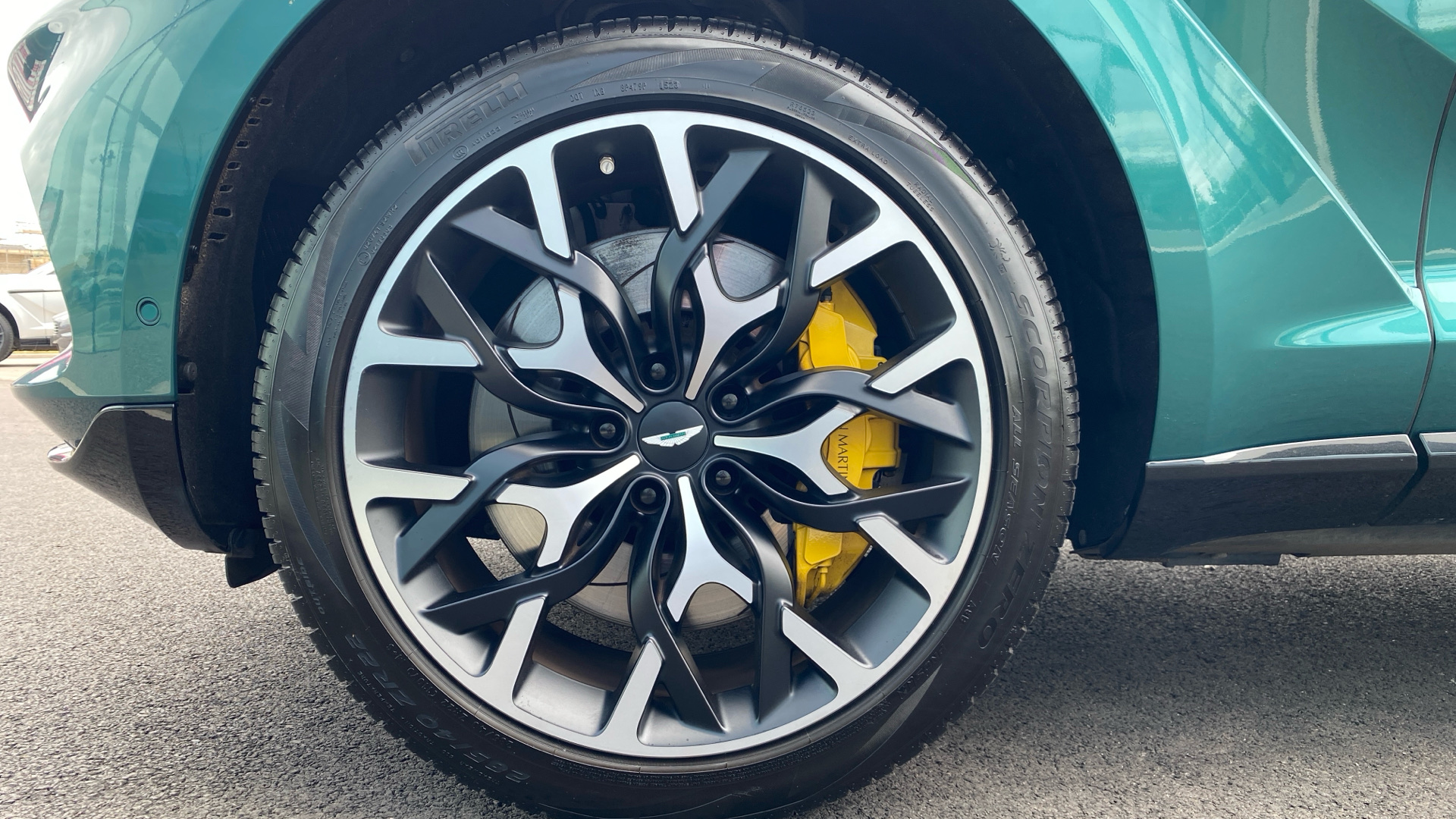 Aston Martin DBX