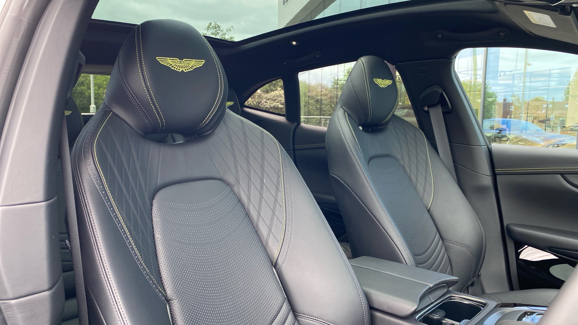Aston Martin DBX