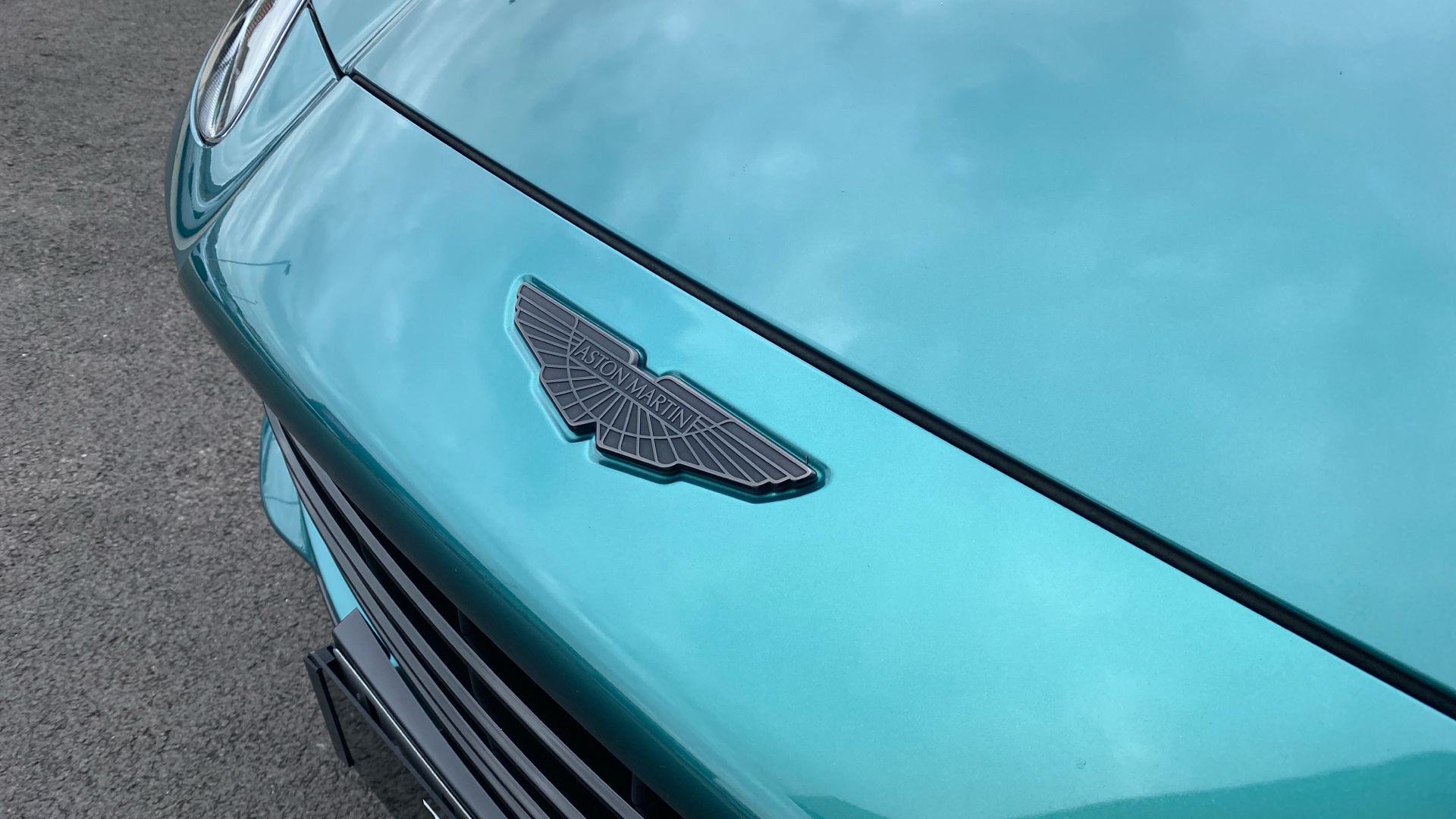 Aston Martin DBX