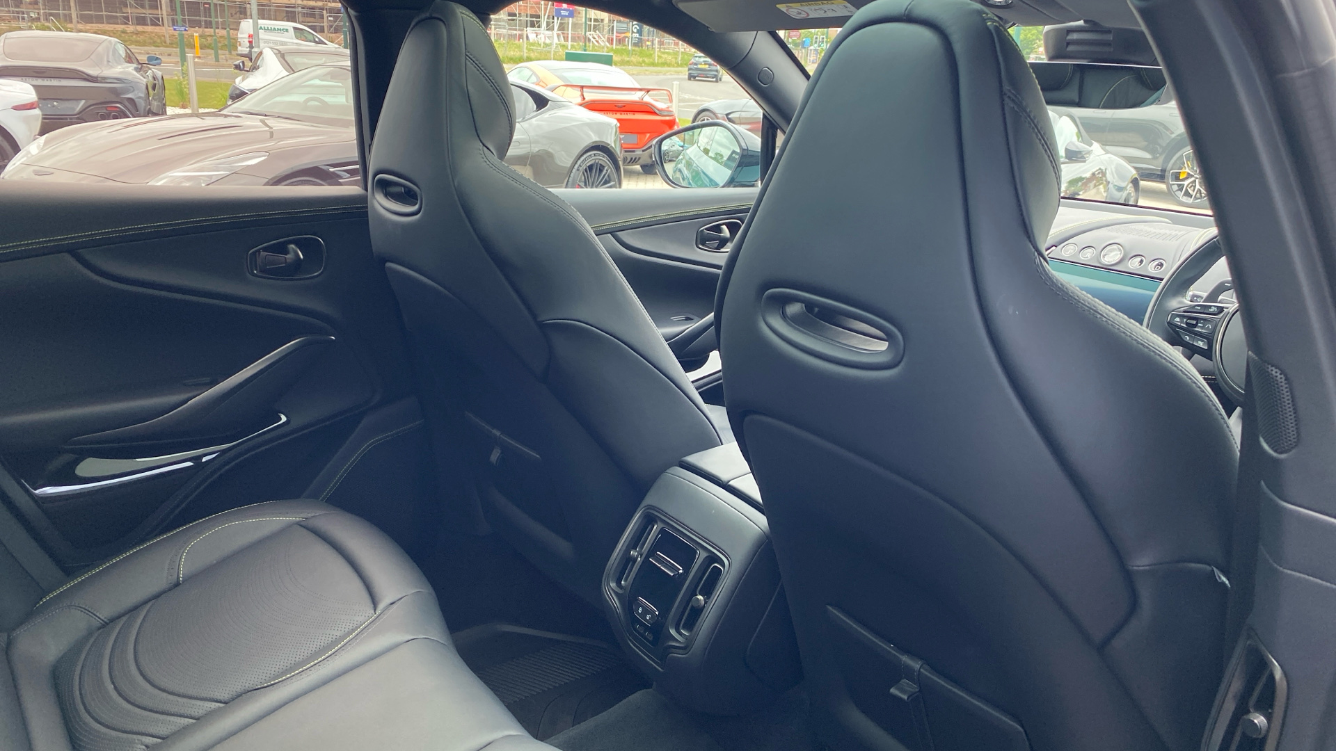 Aston Martin DBX