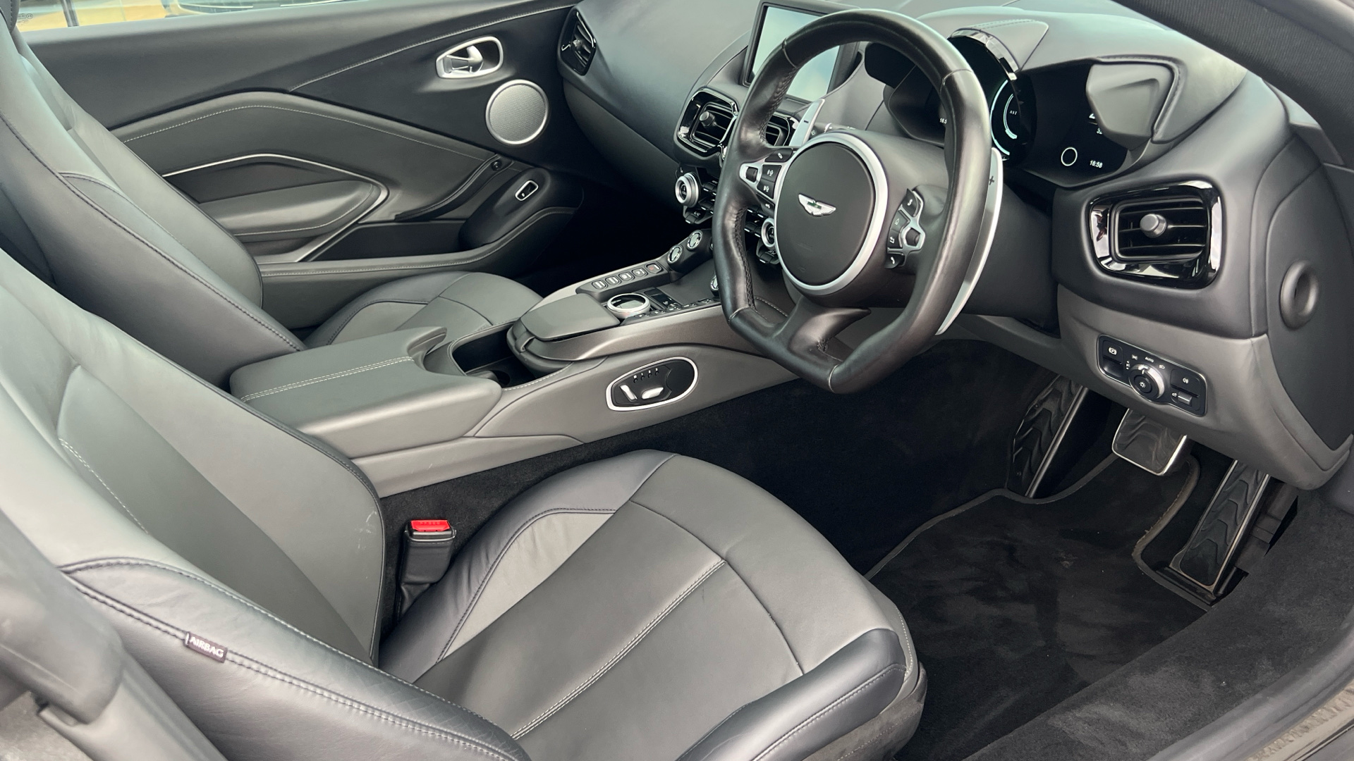 Aston Martin Vantage