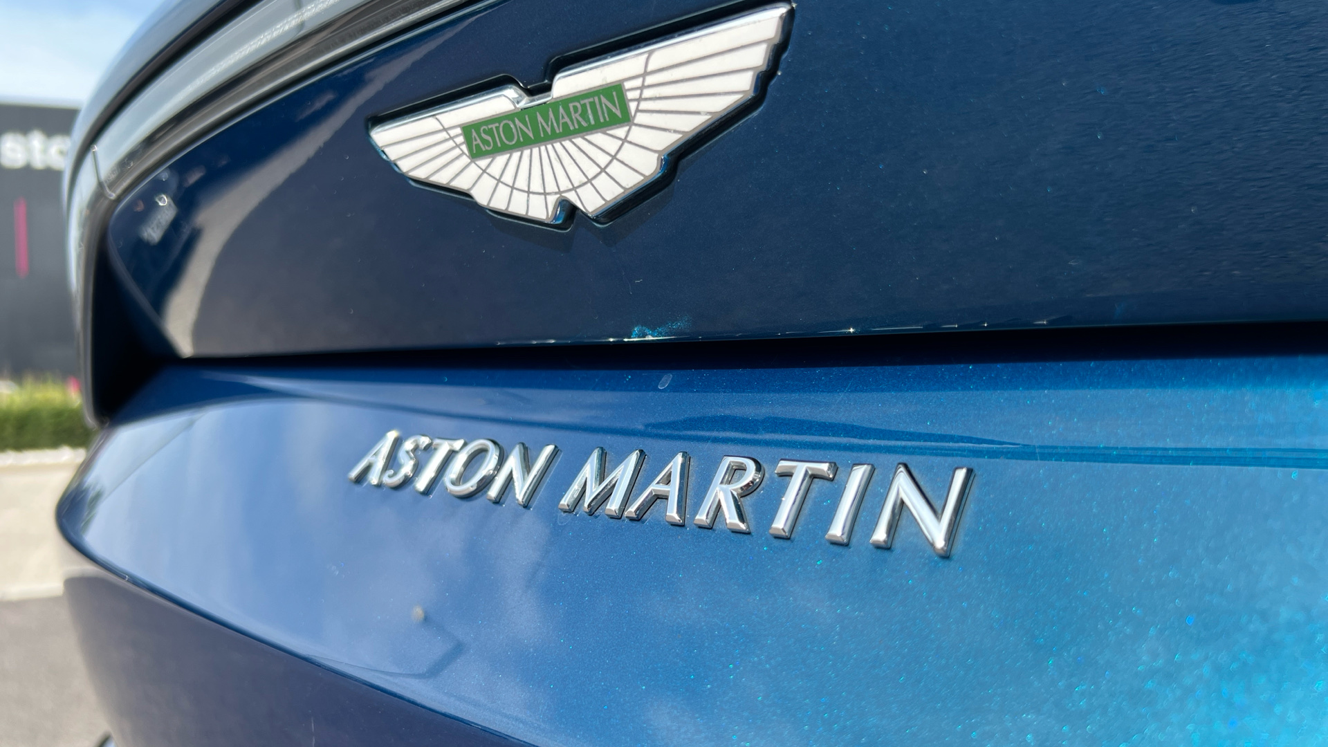 Aston Martin V8