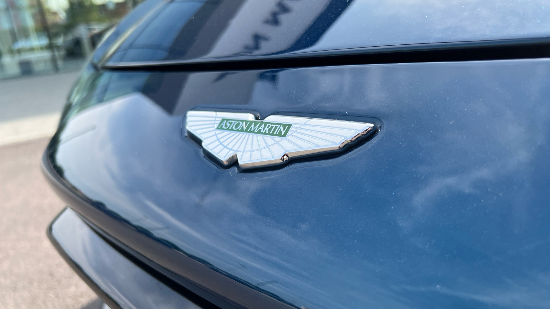 Aston Martin V8
