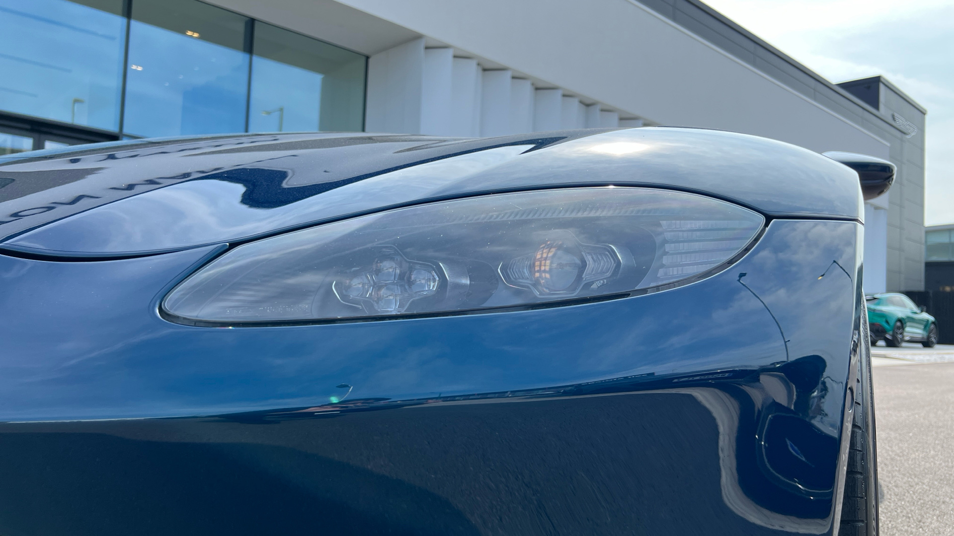 Aston Martin V8