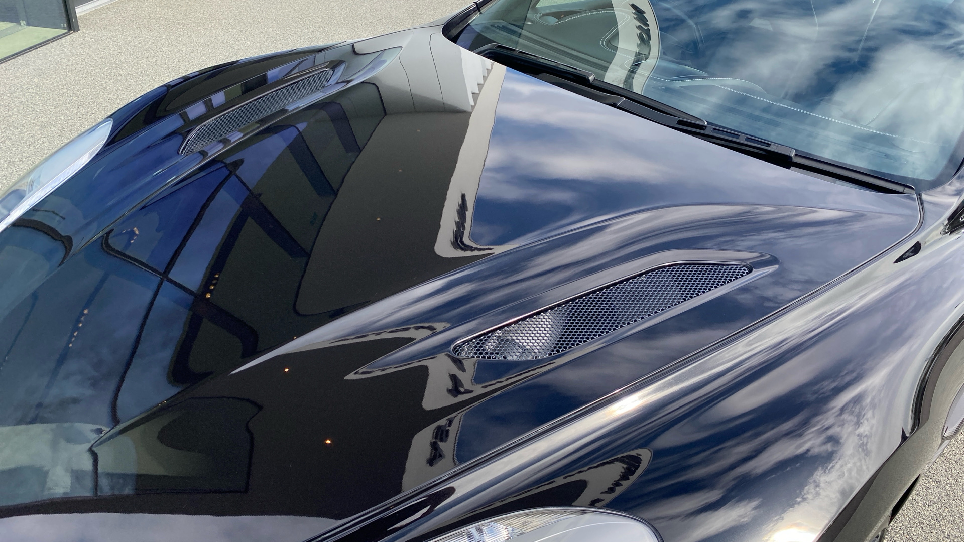 Aston Martin Vanquish