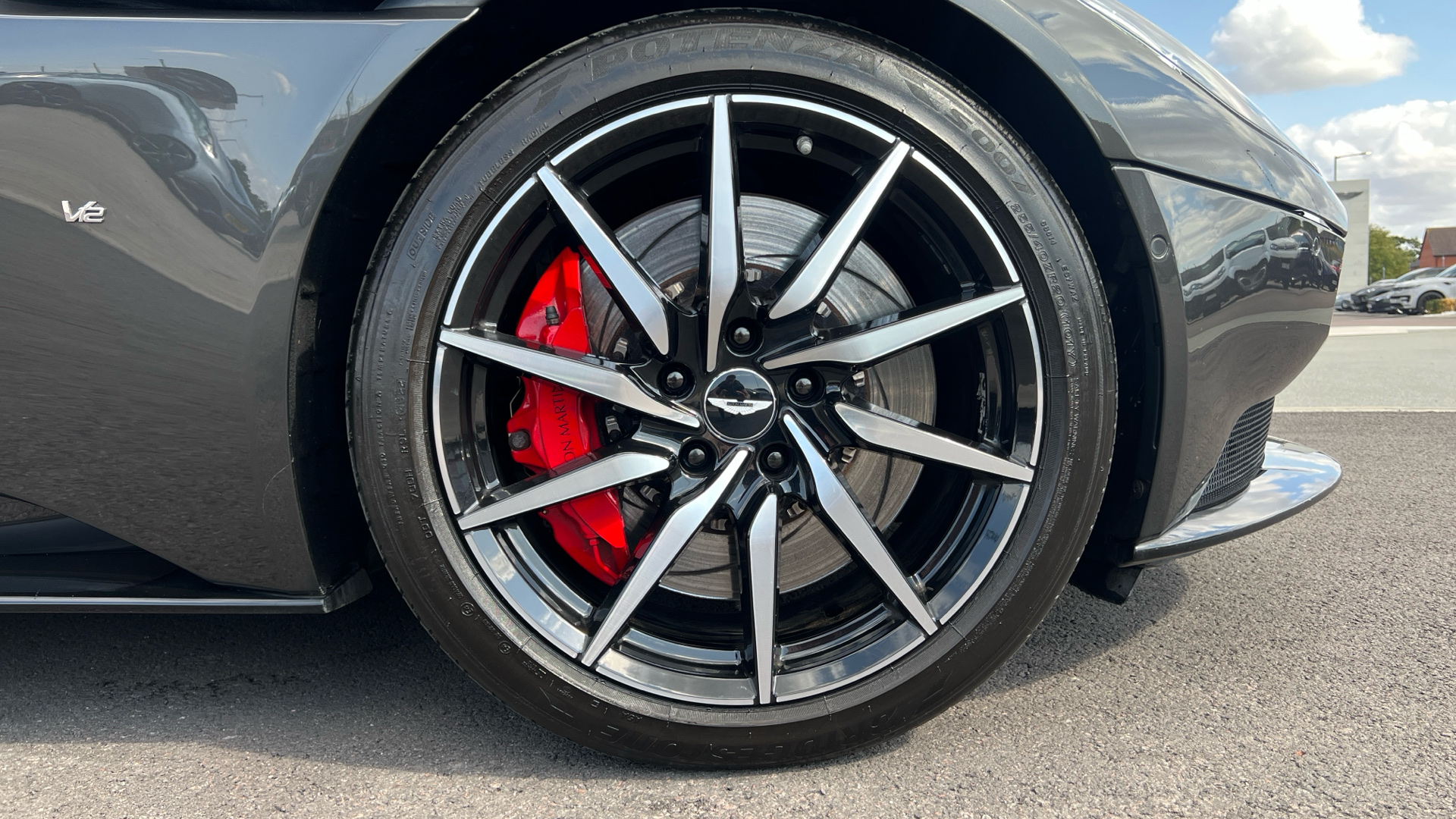 Aston Martin DB11