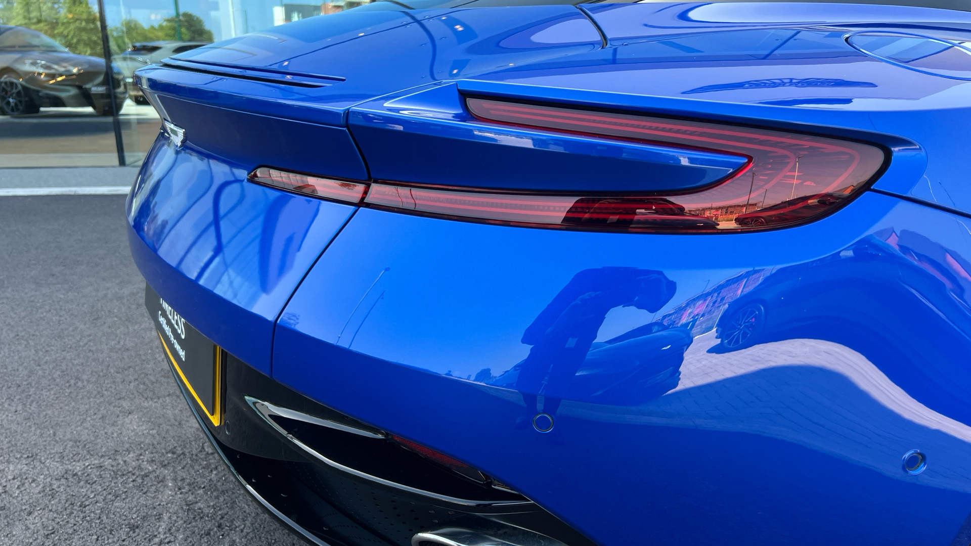 Aston Martin DB11