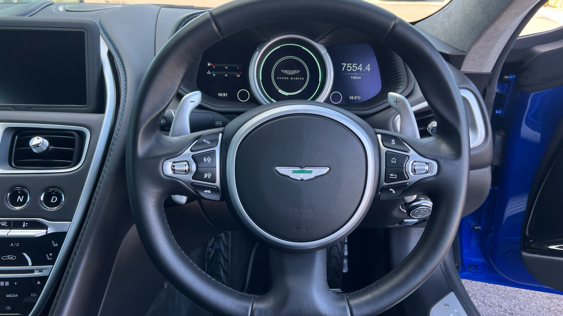 Aston Martin DB11