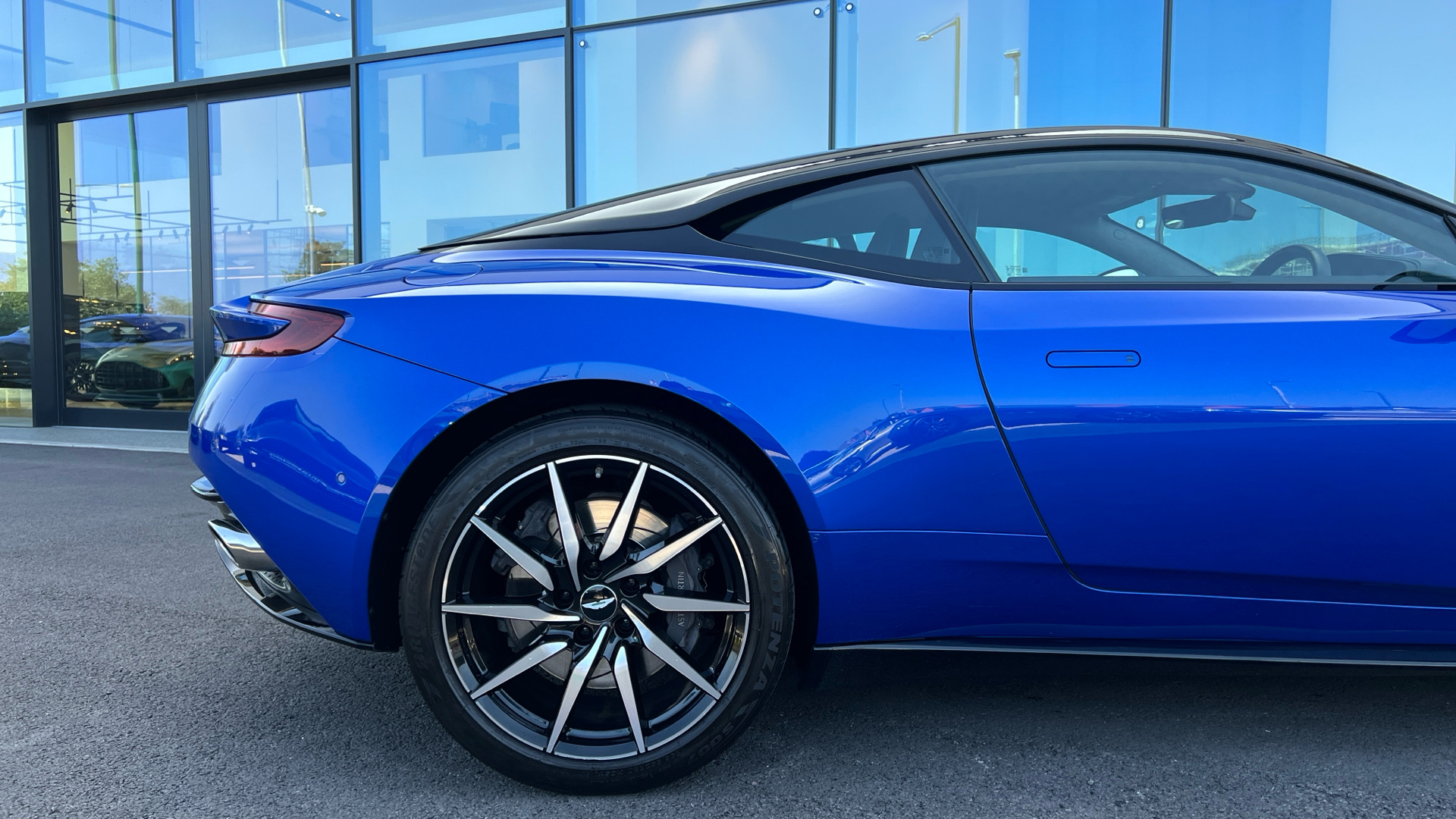 Aston Martin DB11