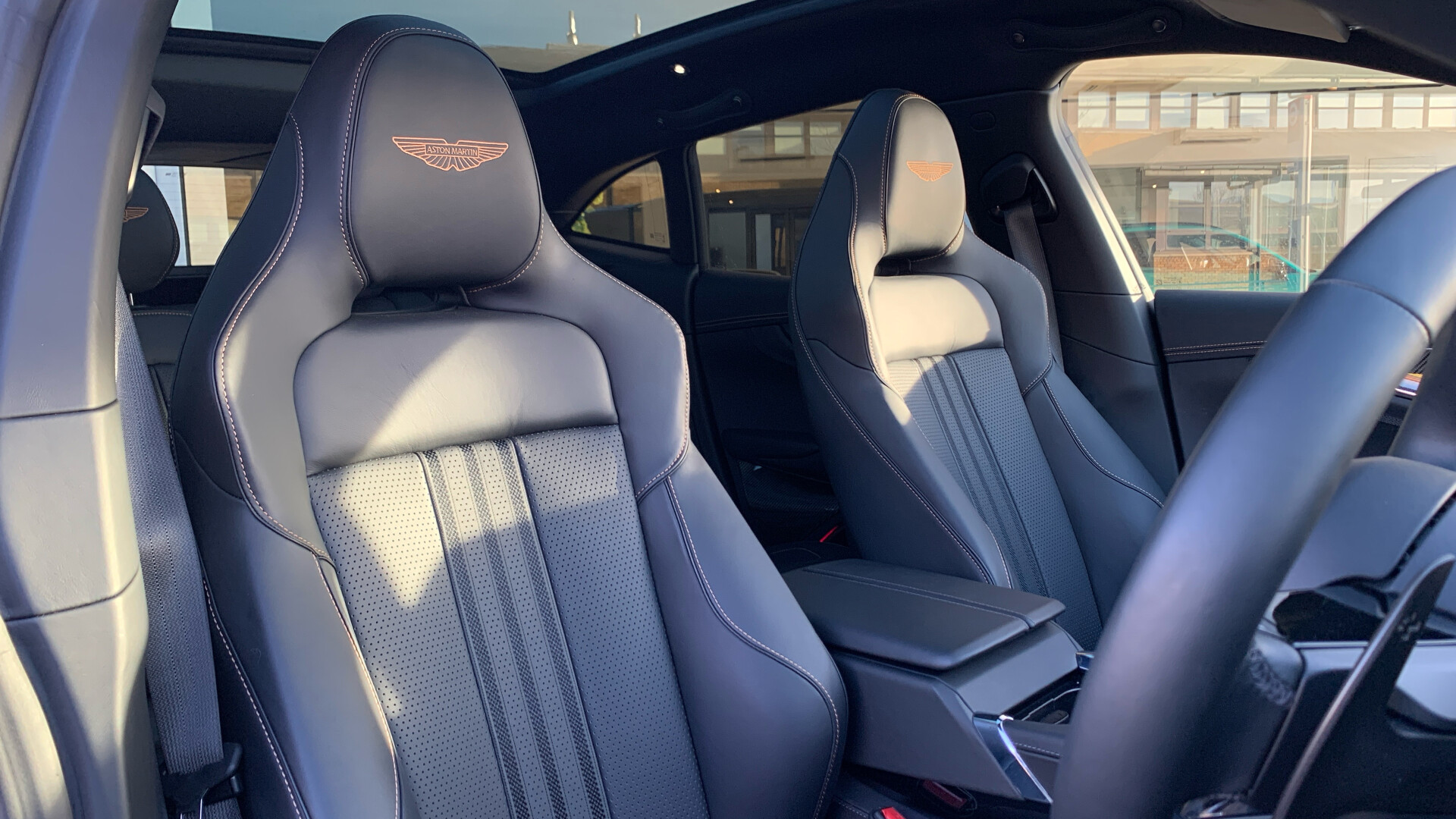 Aston Martin DBX