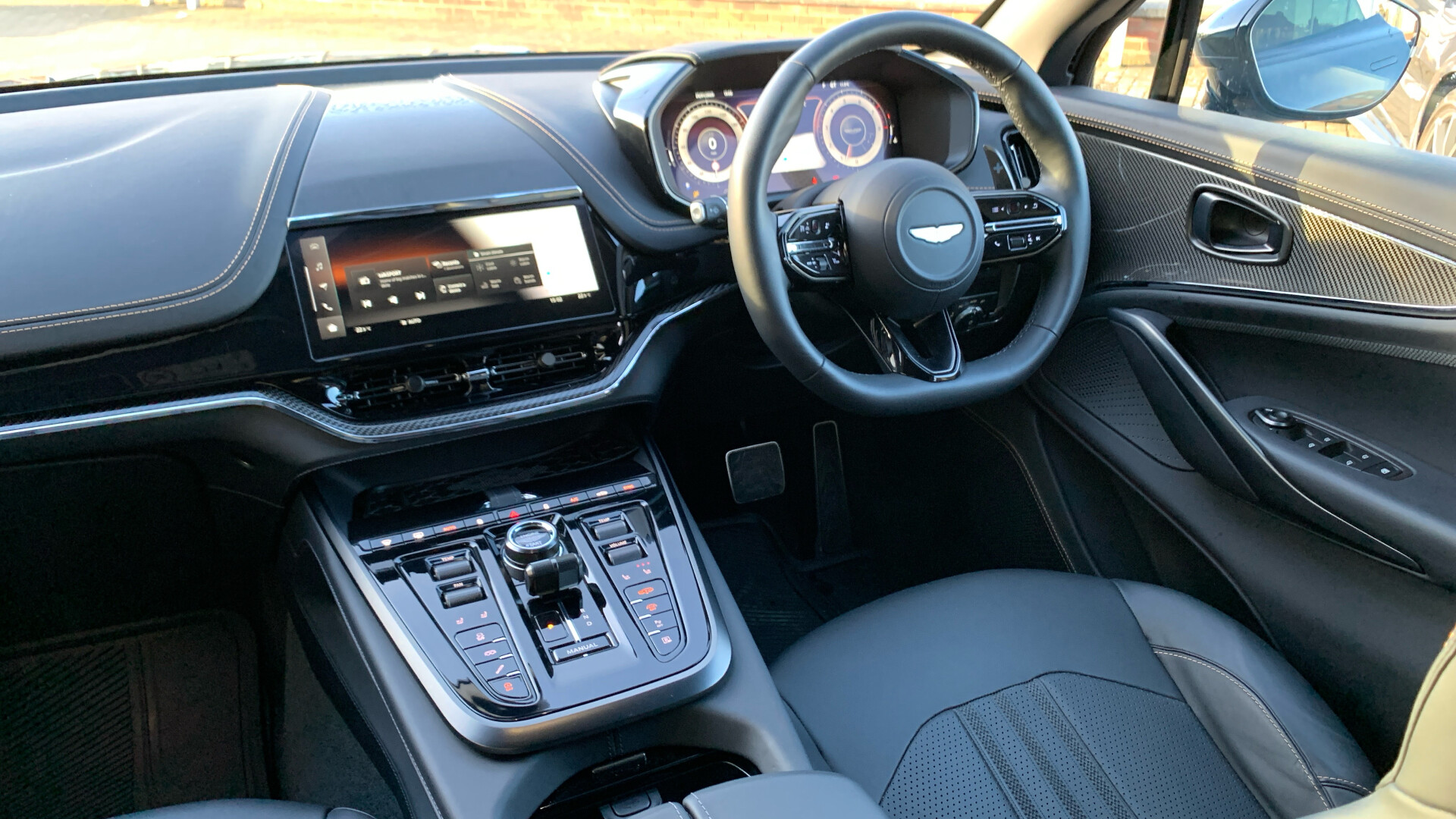 Aston Martin DBX