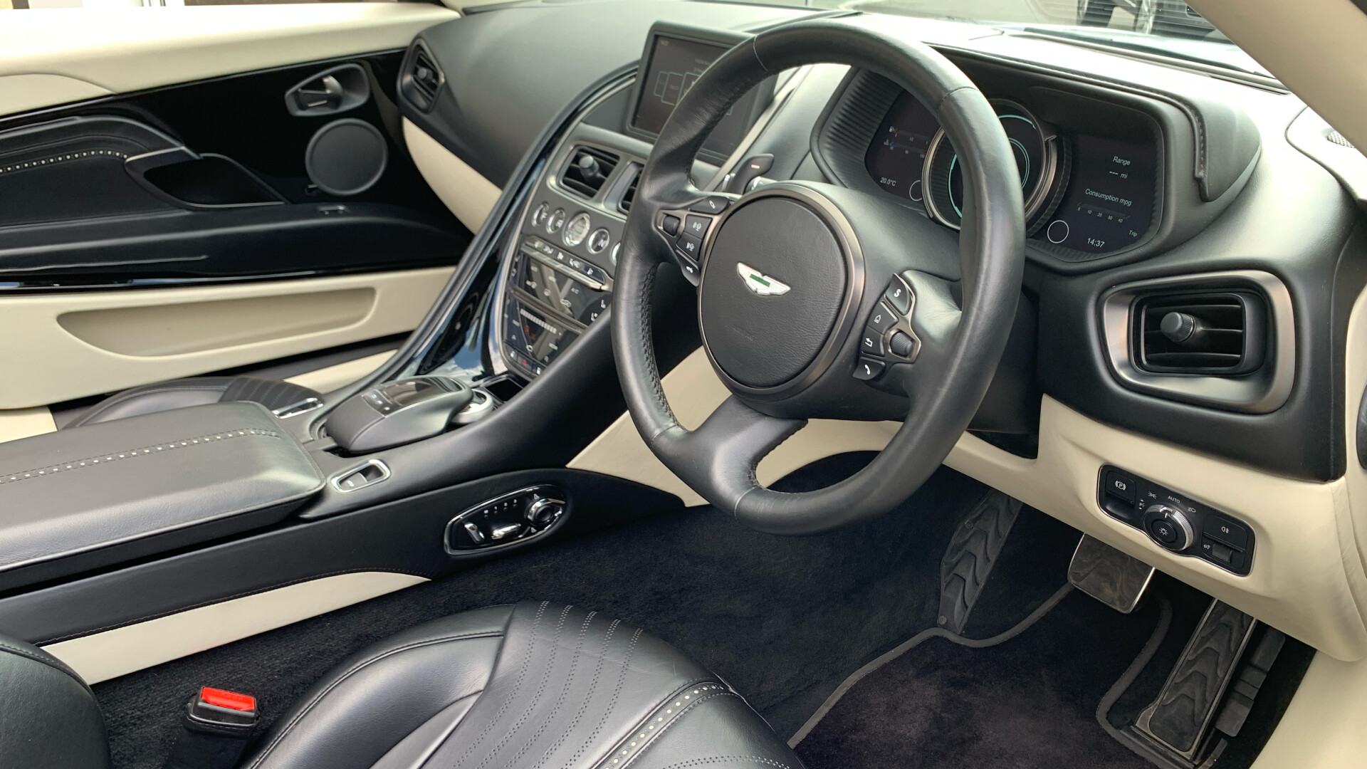 Aston Martin DB11