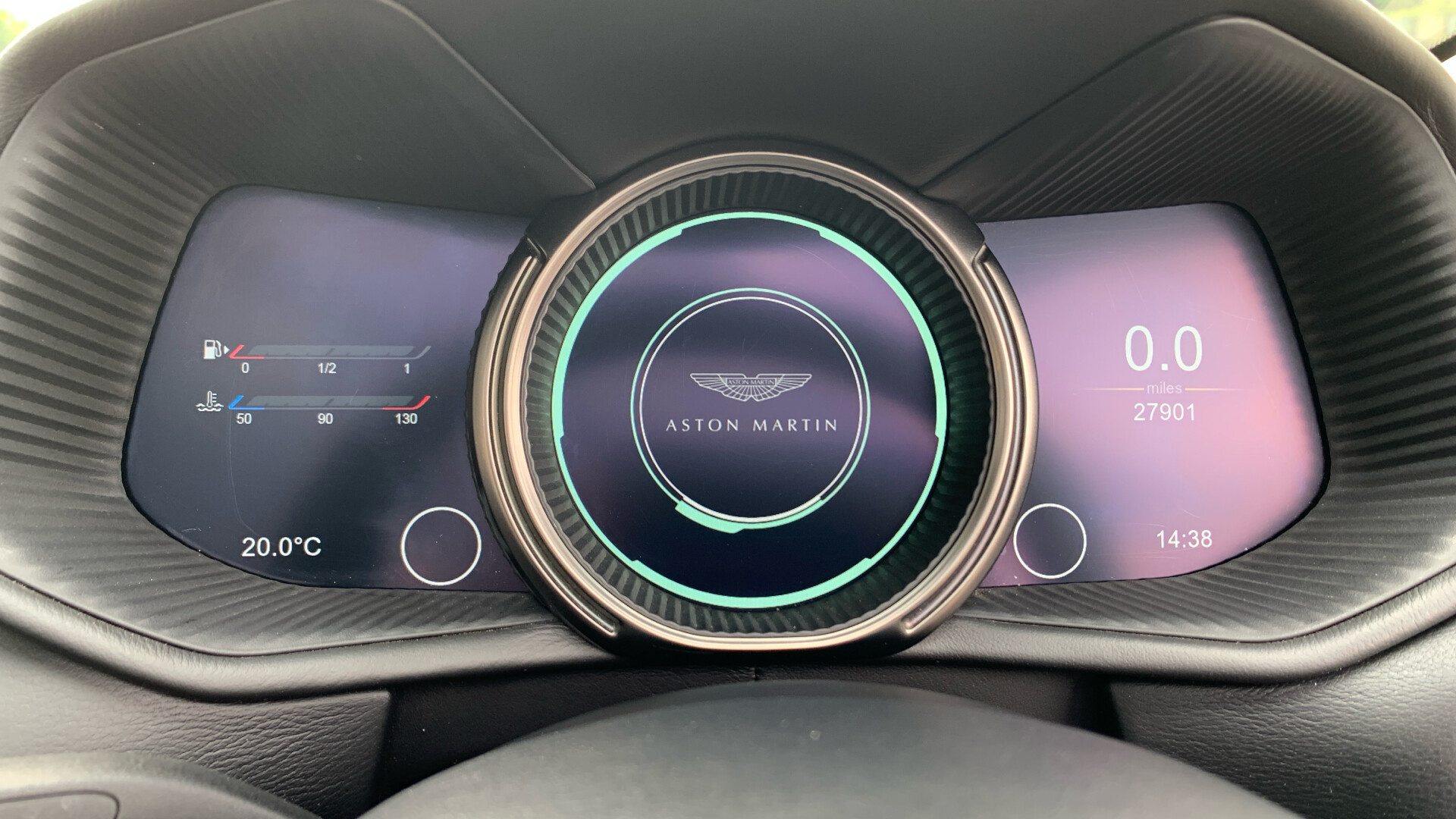 Aston Martin DB11