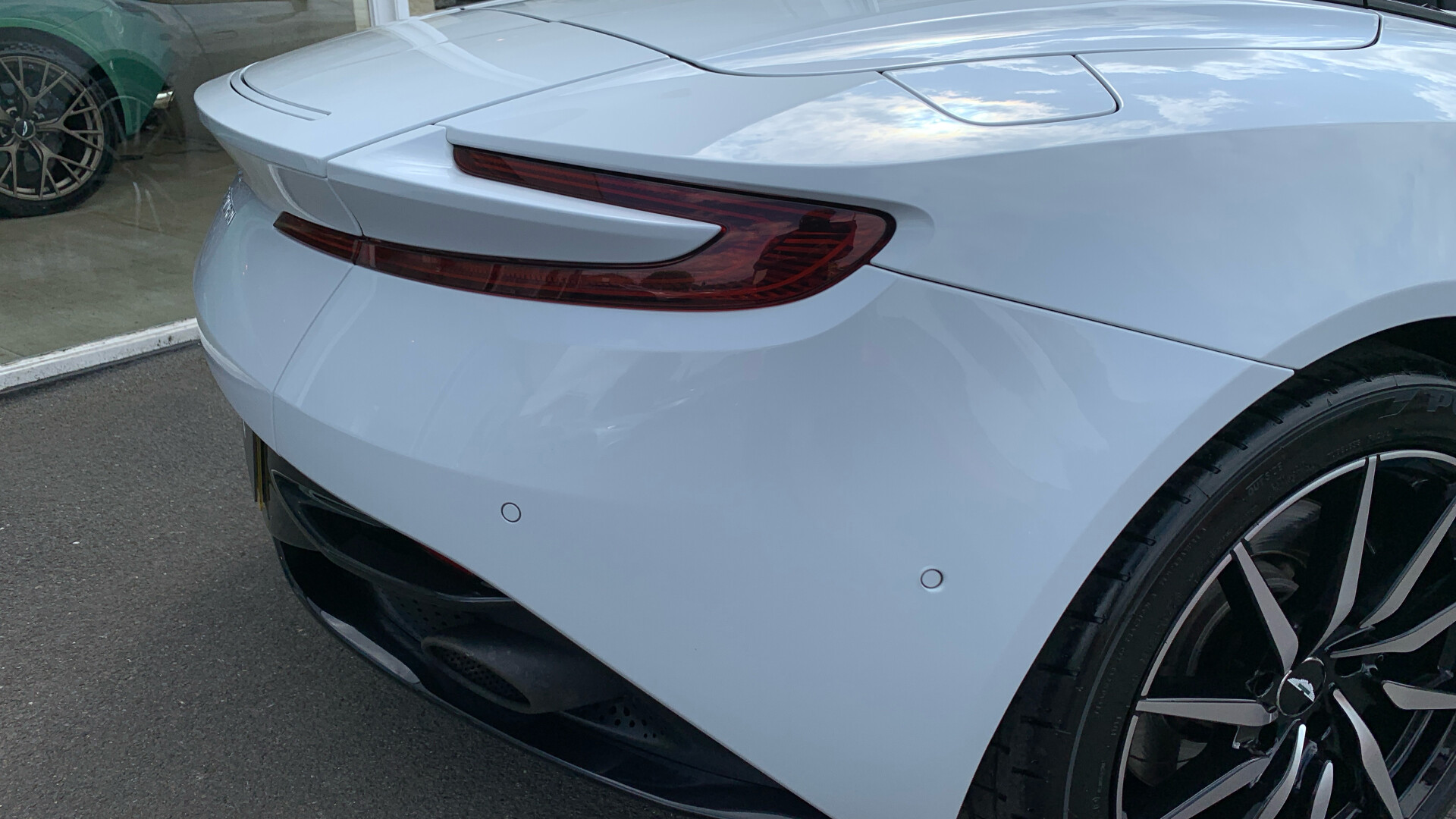Aston Martin DB11