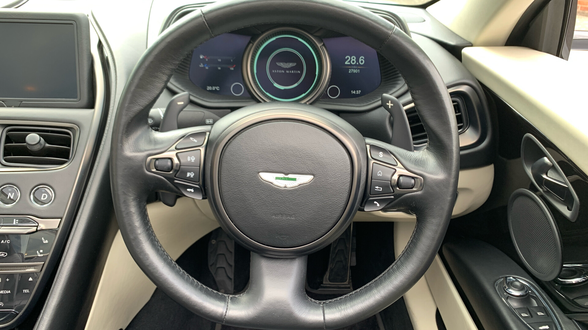 Aston Martin DB11
